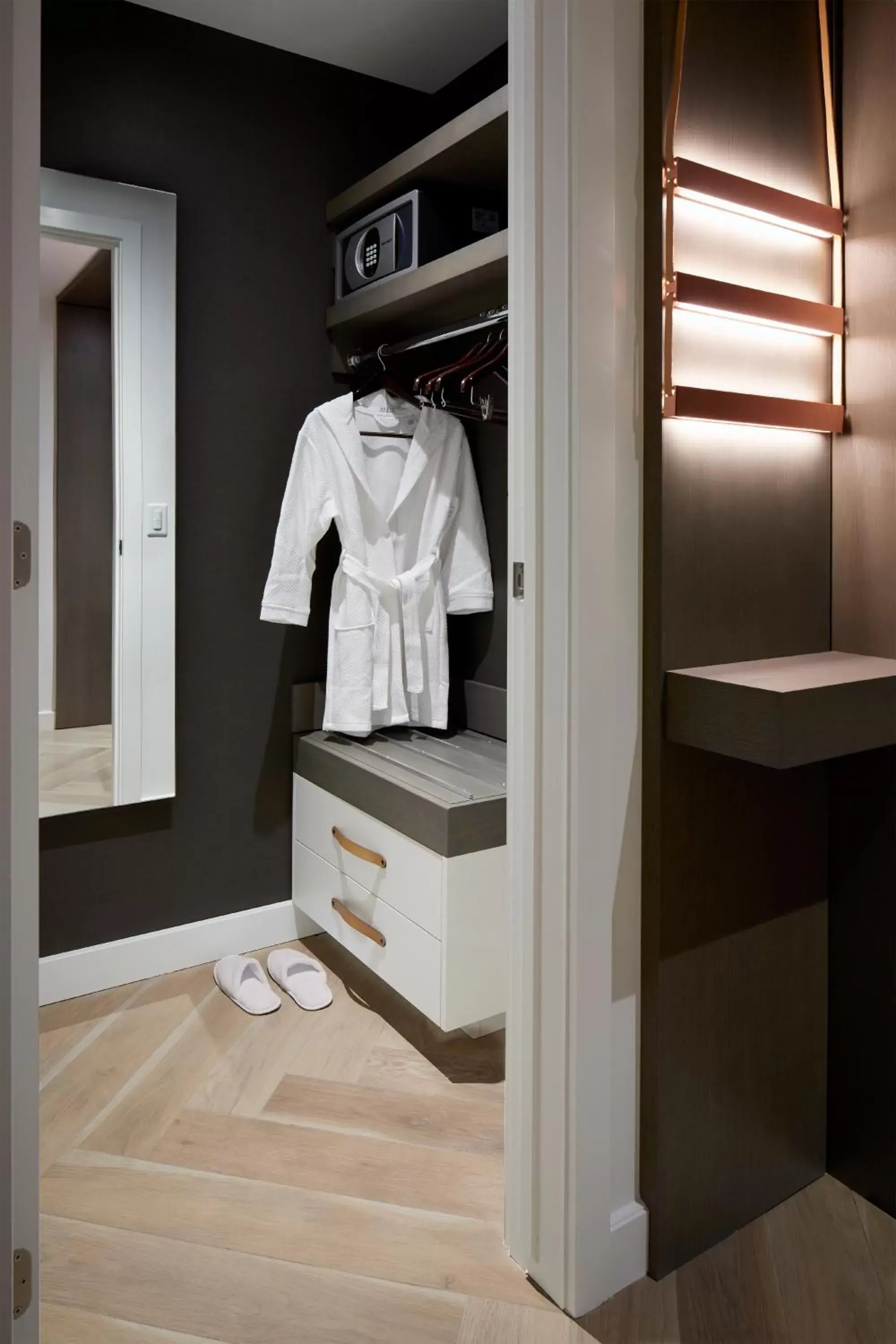 Queen Room with Two Queen Beds in Andaz Ottawa Byward Market, By Hyatt Queen Room with Two Queen Beds in Andaz Ottawa Byward Market, By Hyatt