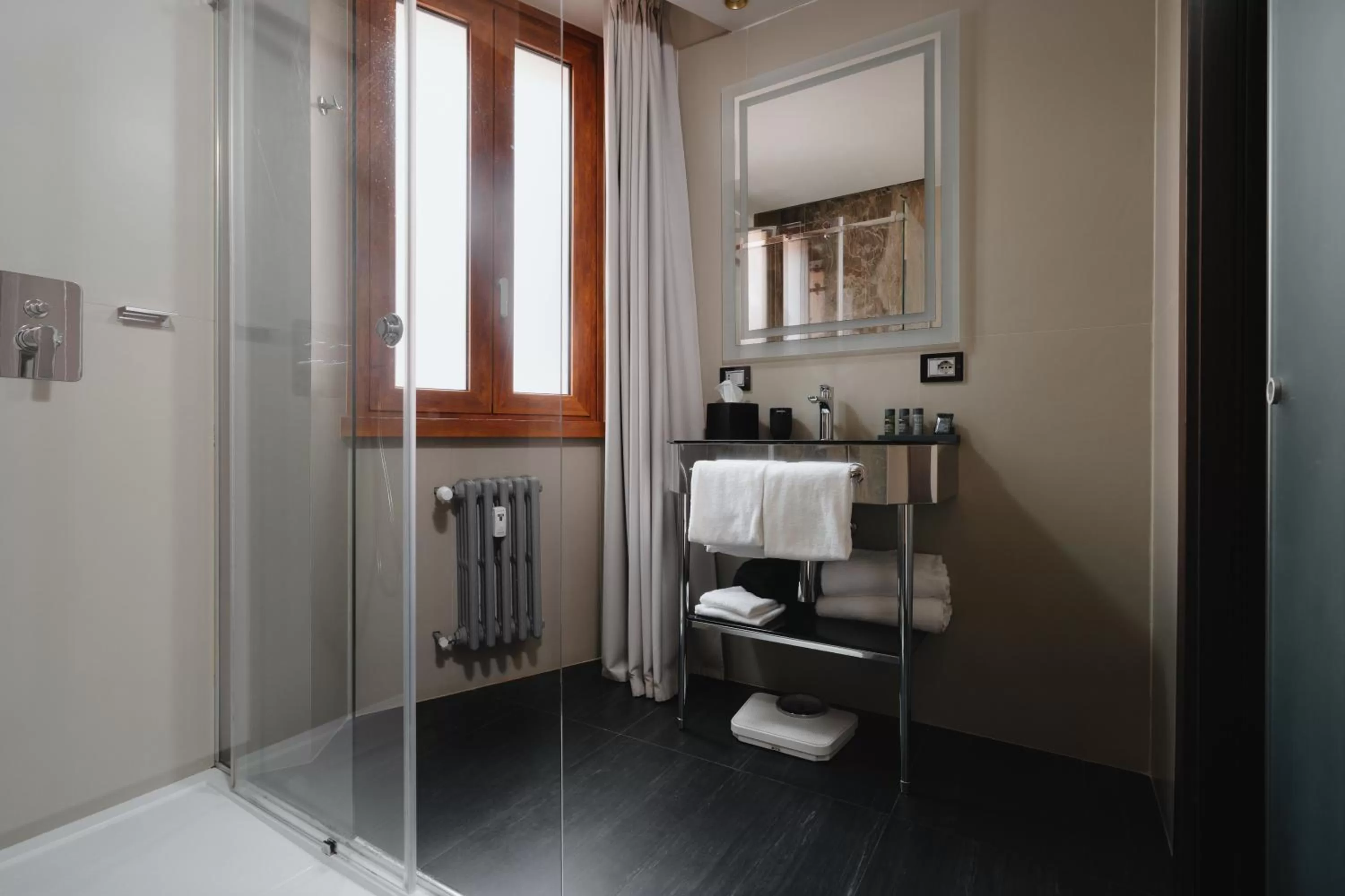 Shower in Mood Suites Tritone