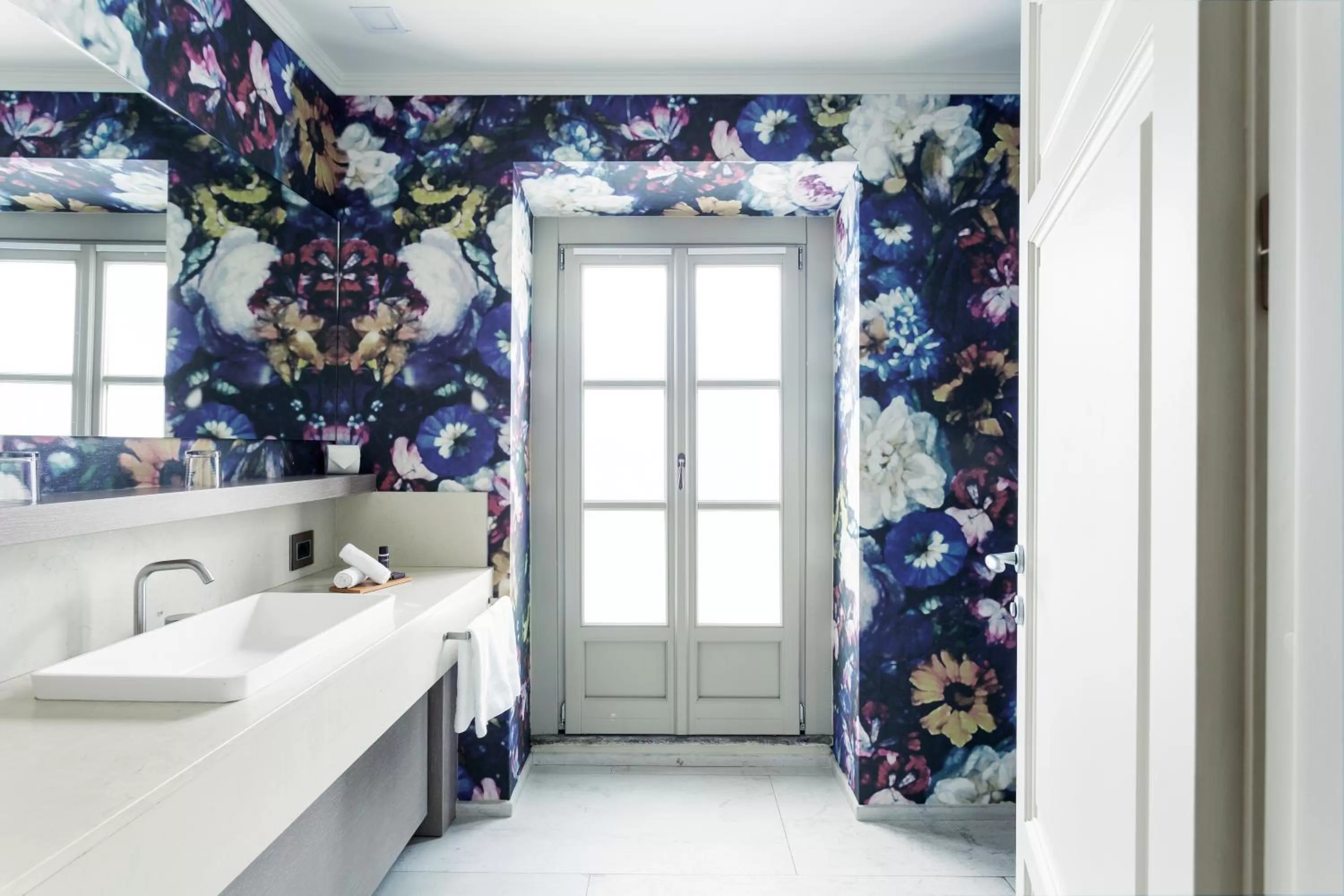 Hot Tub, Bed in Galleria Vik Milano - Townhouse Galleria - Small Luxury Hotels of the World