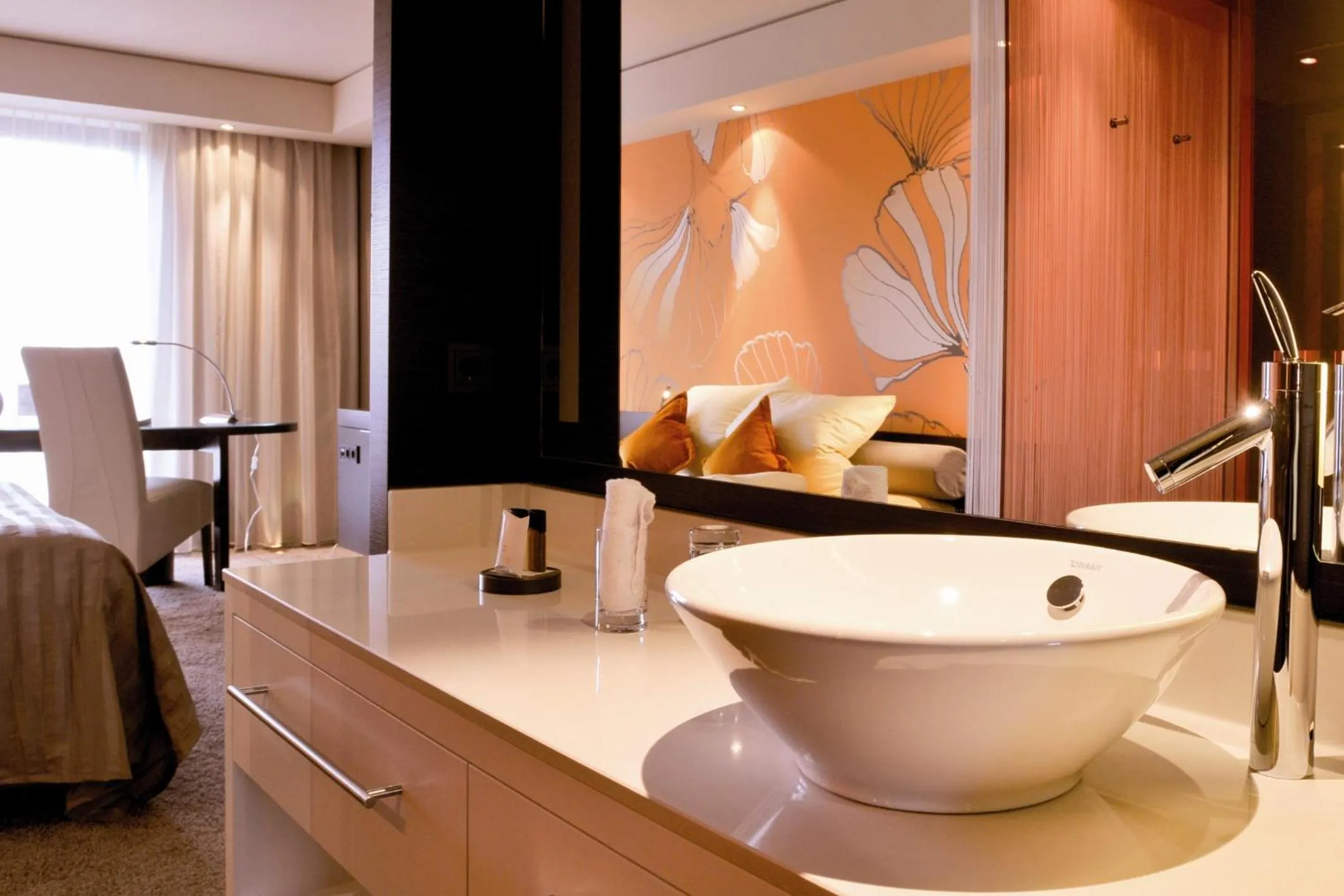 Toilet, Bed in Atrium Hotel Mainz