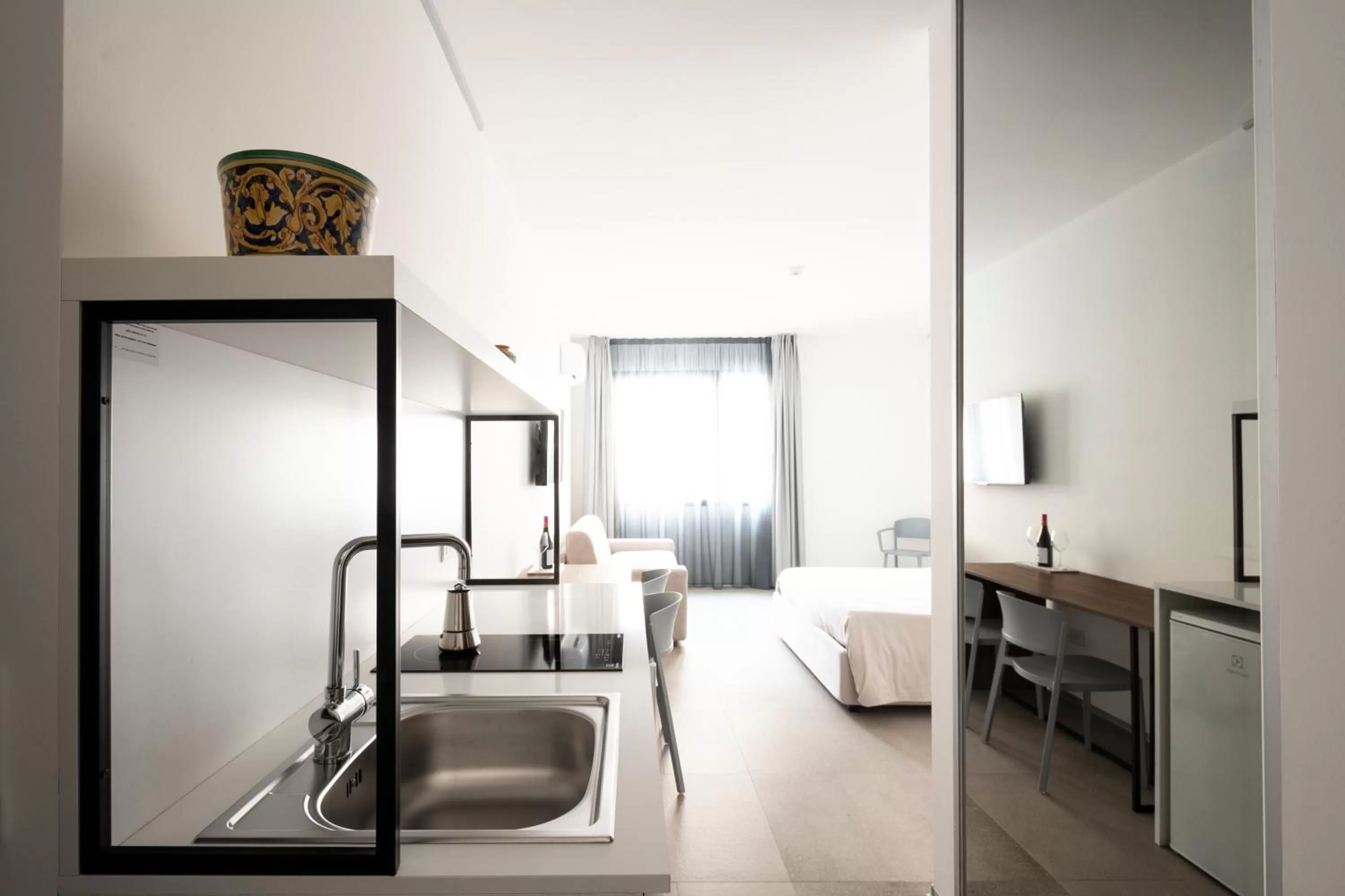 Living room, Bed in Alkamuri Posh Hotel e Spa