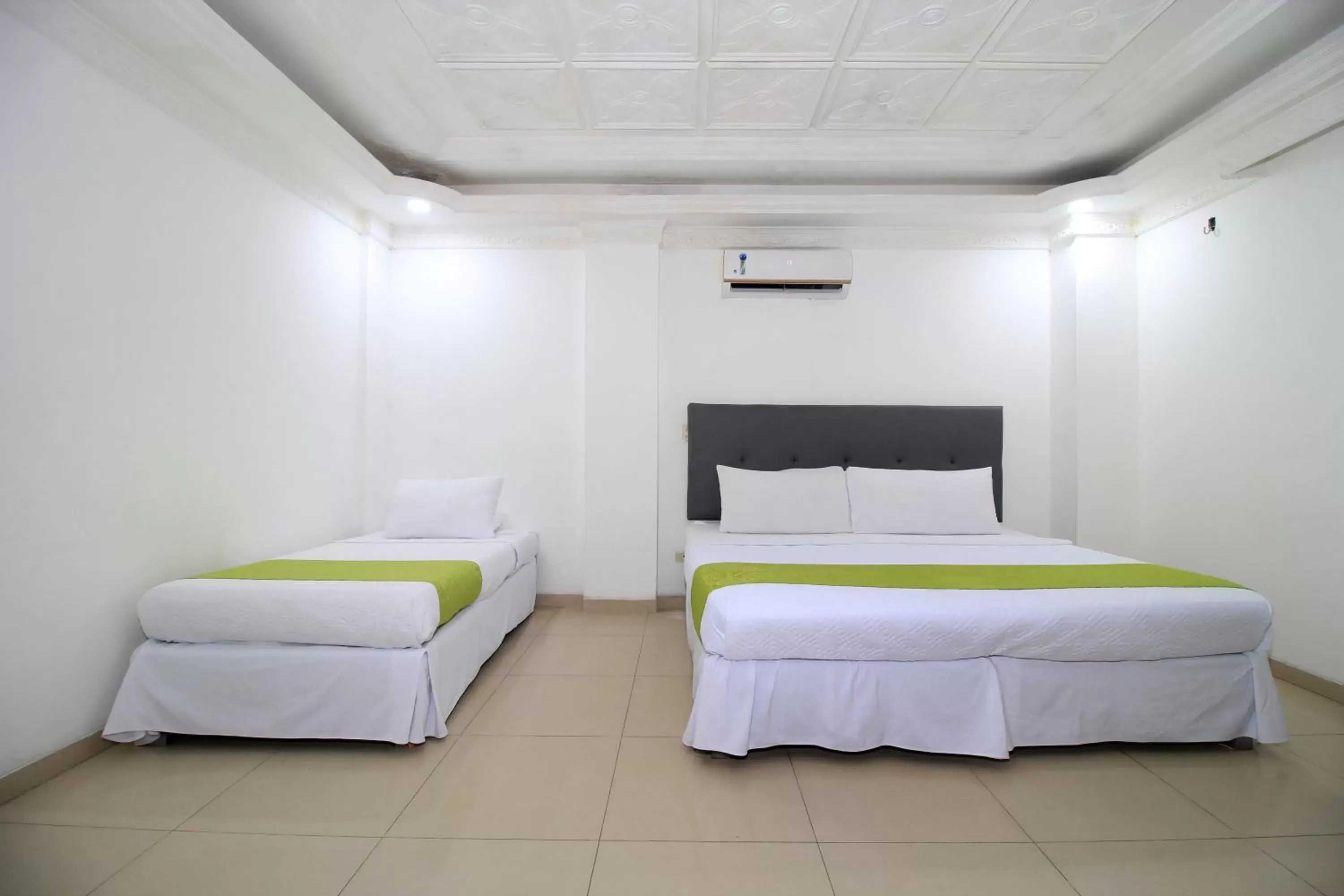 Triple Room in Hotel Abi Inn By GEH Suites Triple Room in Hotel Abi Inn By GEH Suites