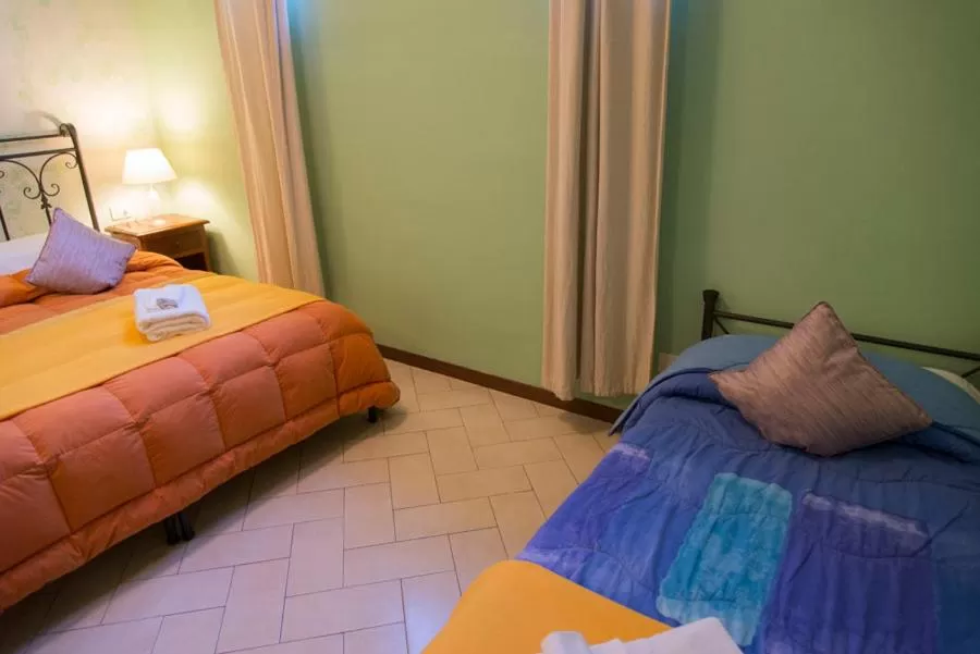 Bed in Florence Decamerone B&B