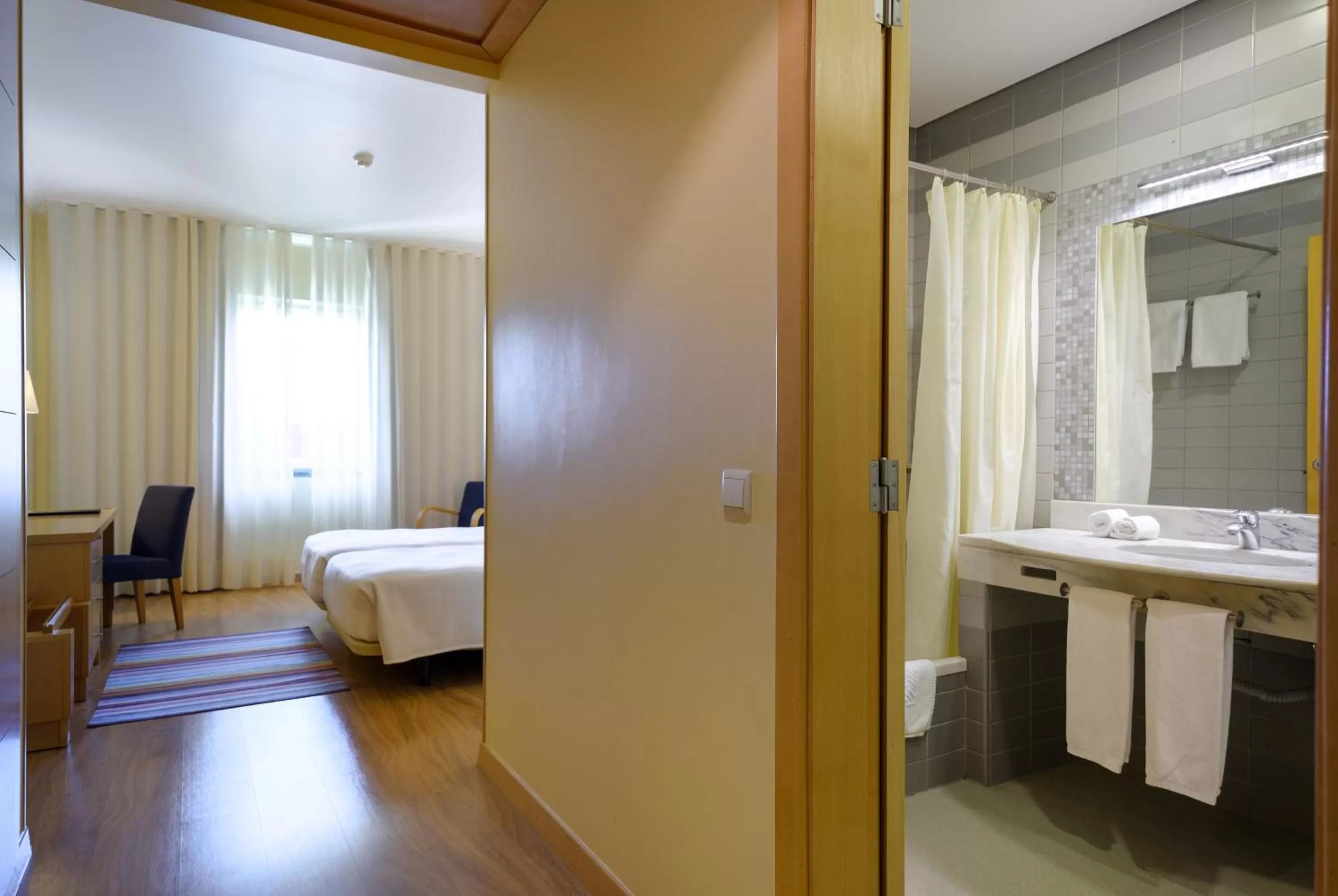 Bathroom, Bed in Hotel Santa Maria