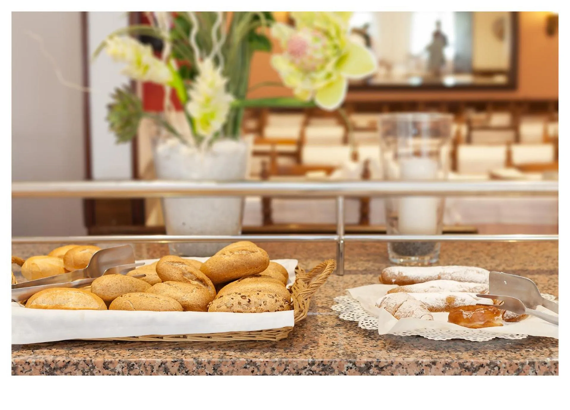 Breakfast in Hotel Ninays