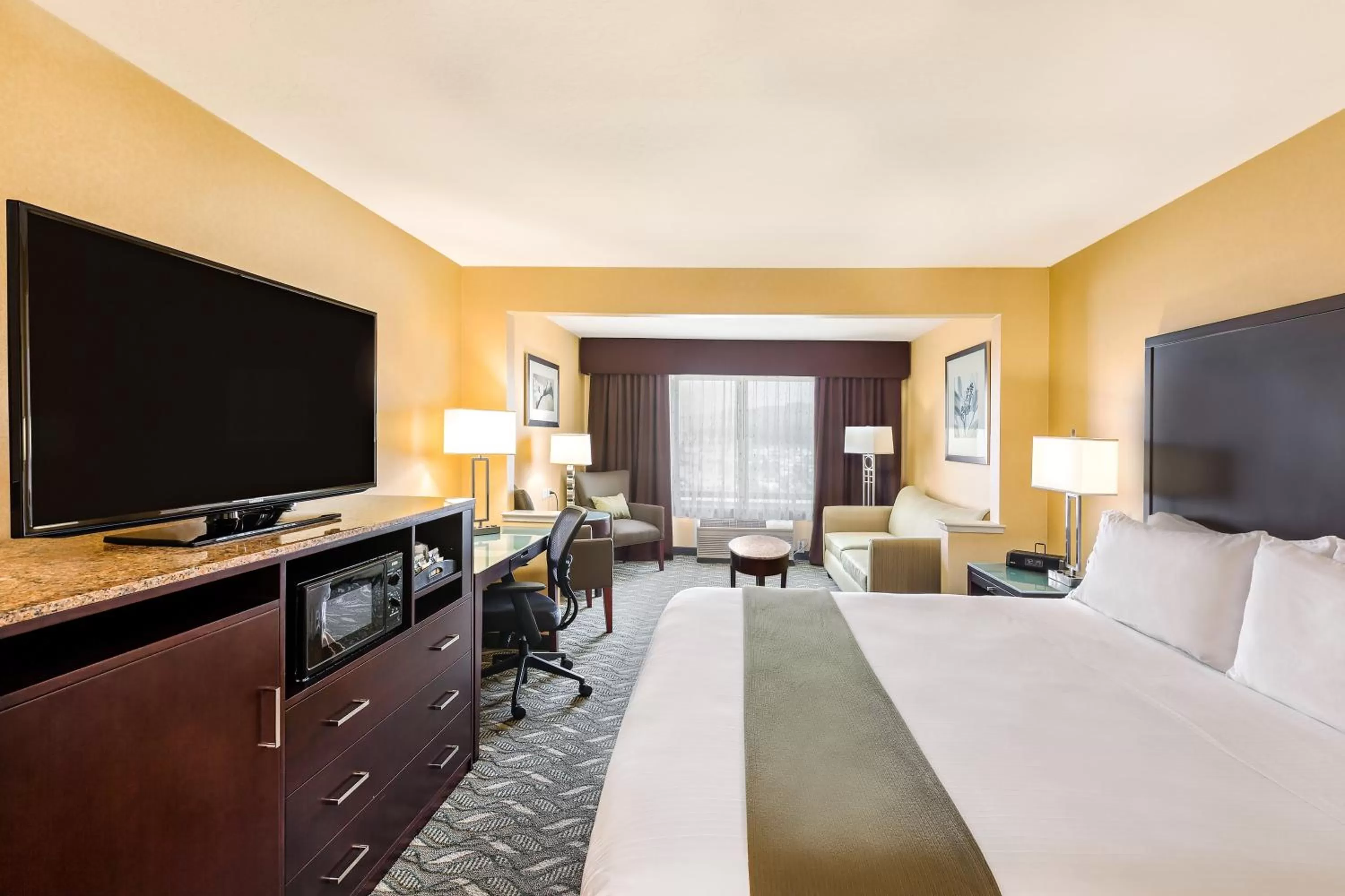 Bedroom, Bed in Holiday Inn Express Hotel & Suites San Jose-Morgan Hill by IHG