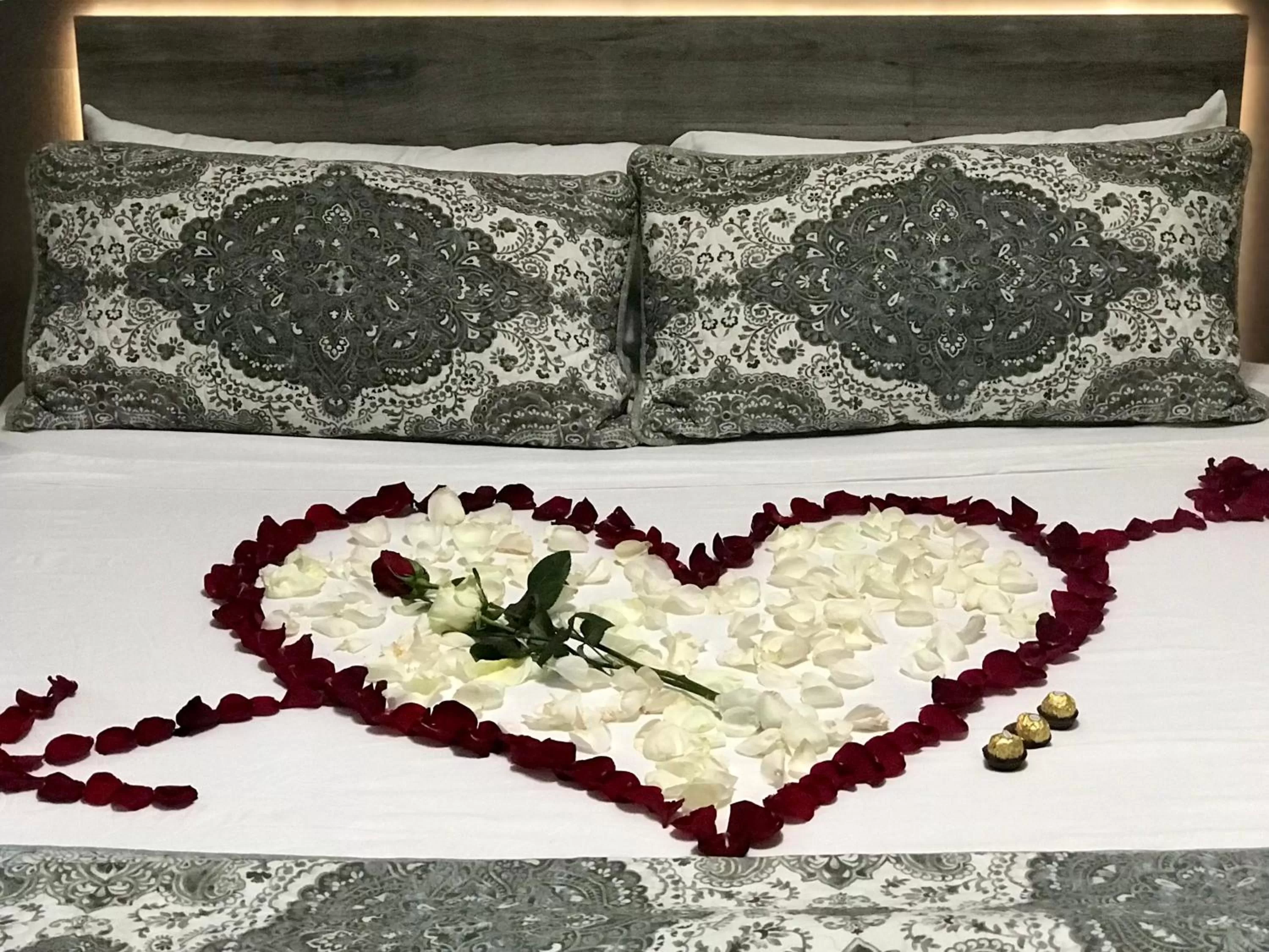 Bed in Itza-Bella Suites