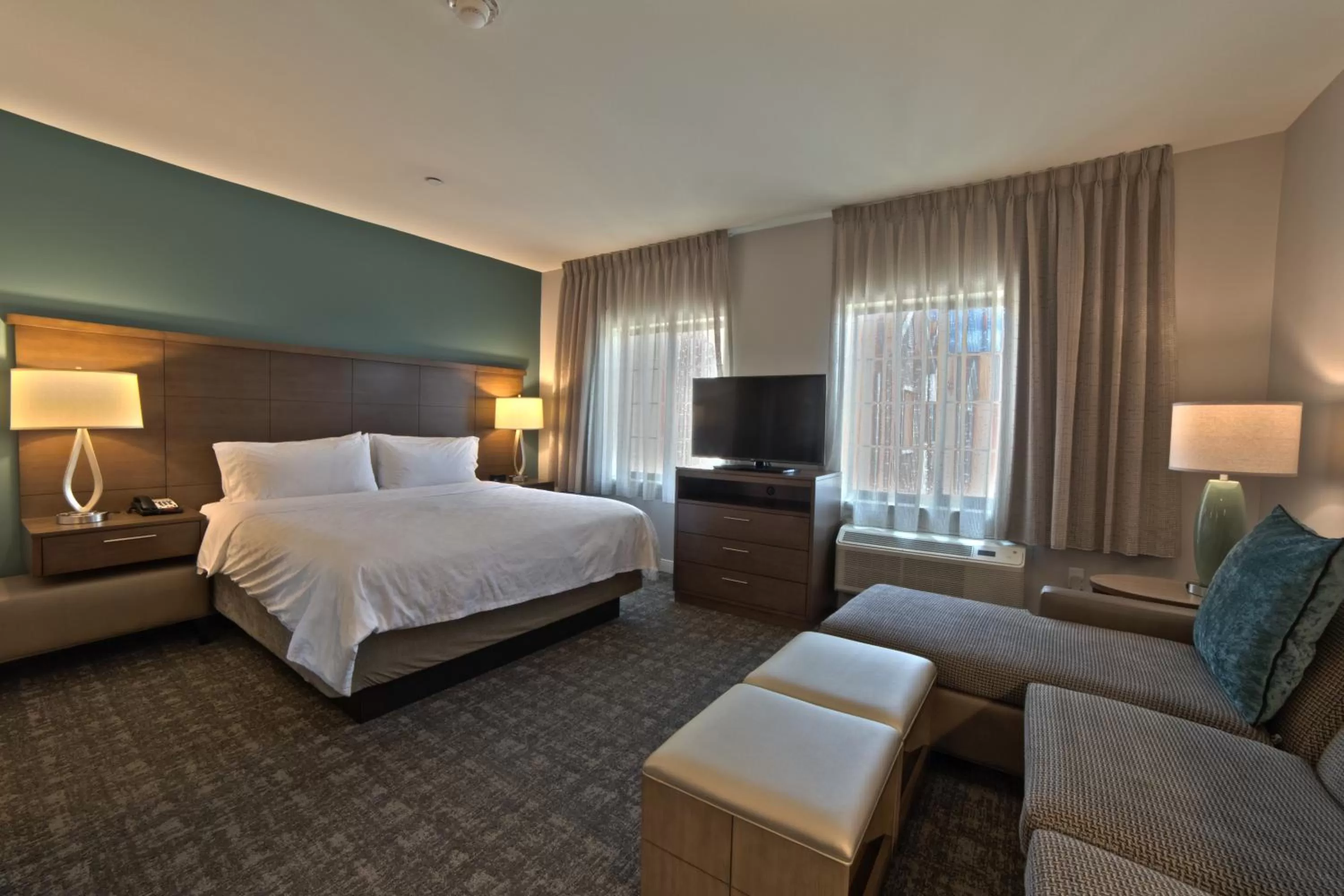 Bed in Staybridge Suites Houston - Humble Beltway 8 E by IHG