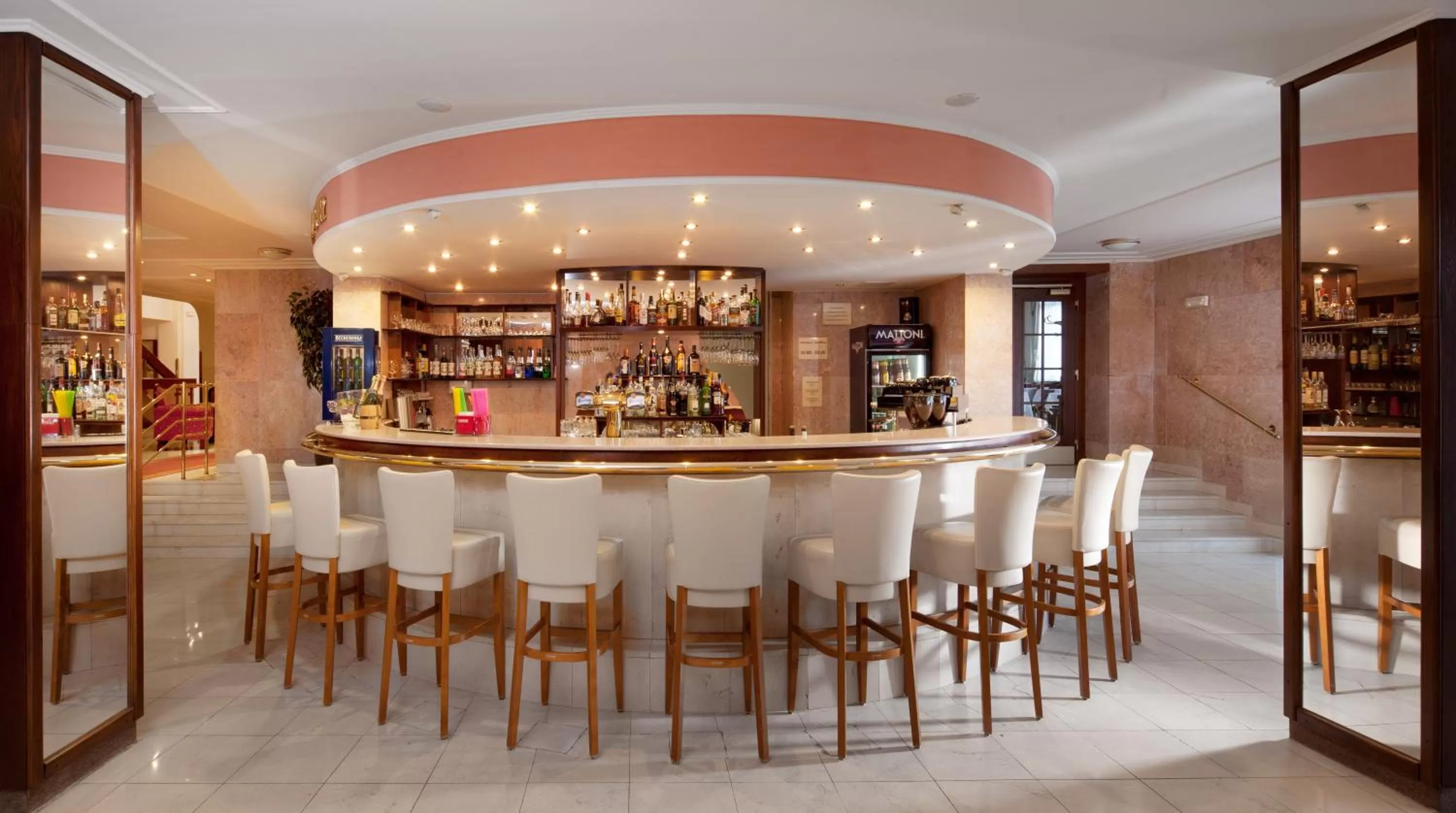 Lounge or bar in Chateau Monty Spa Resort