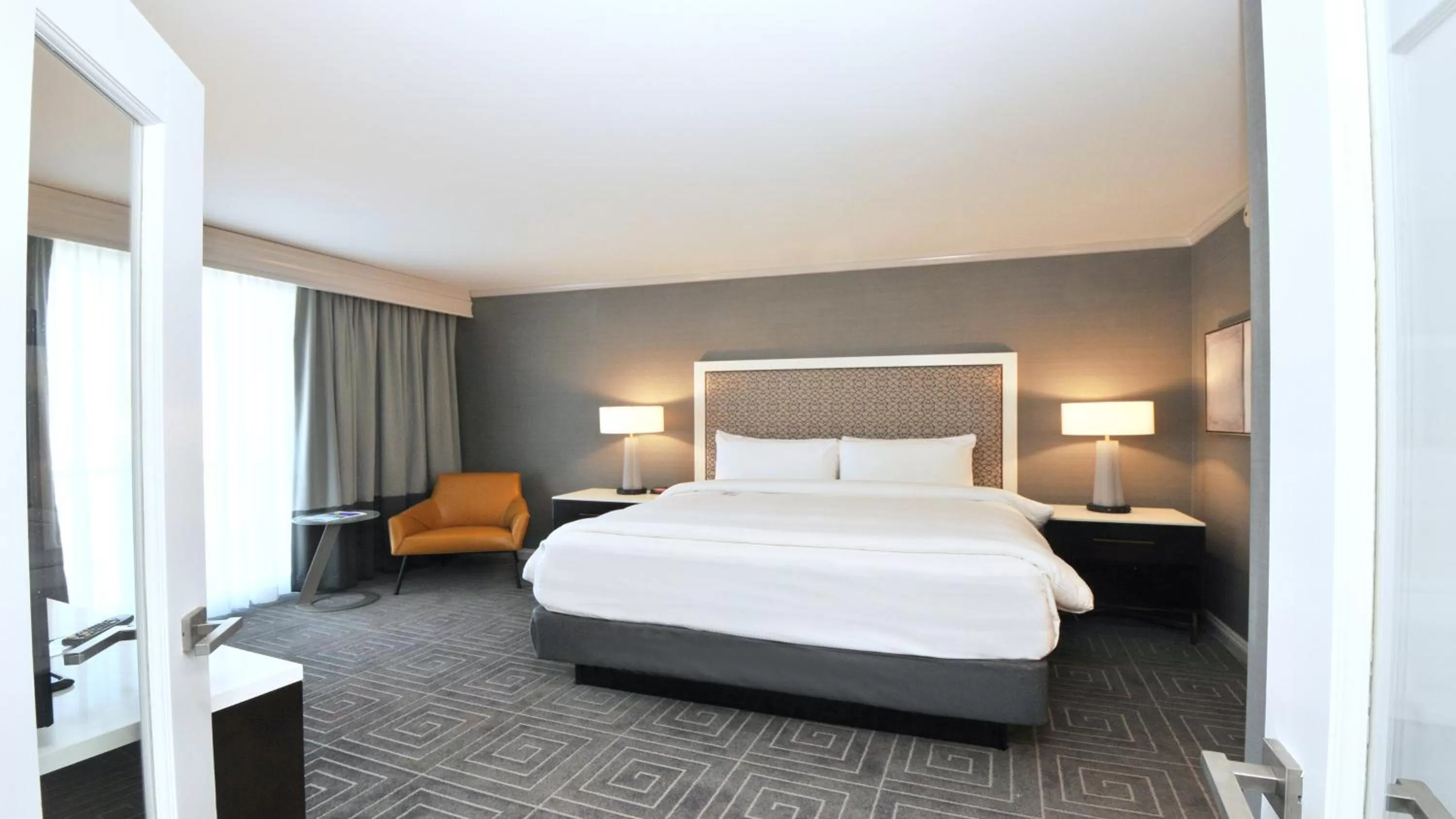 Photo of the whole room, Bed in InterContinental Kansas City at the Plaza by IHG