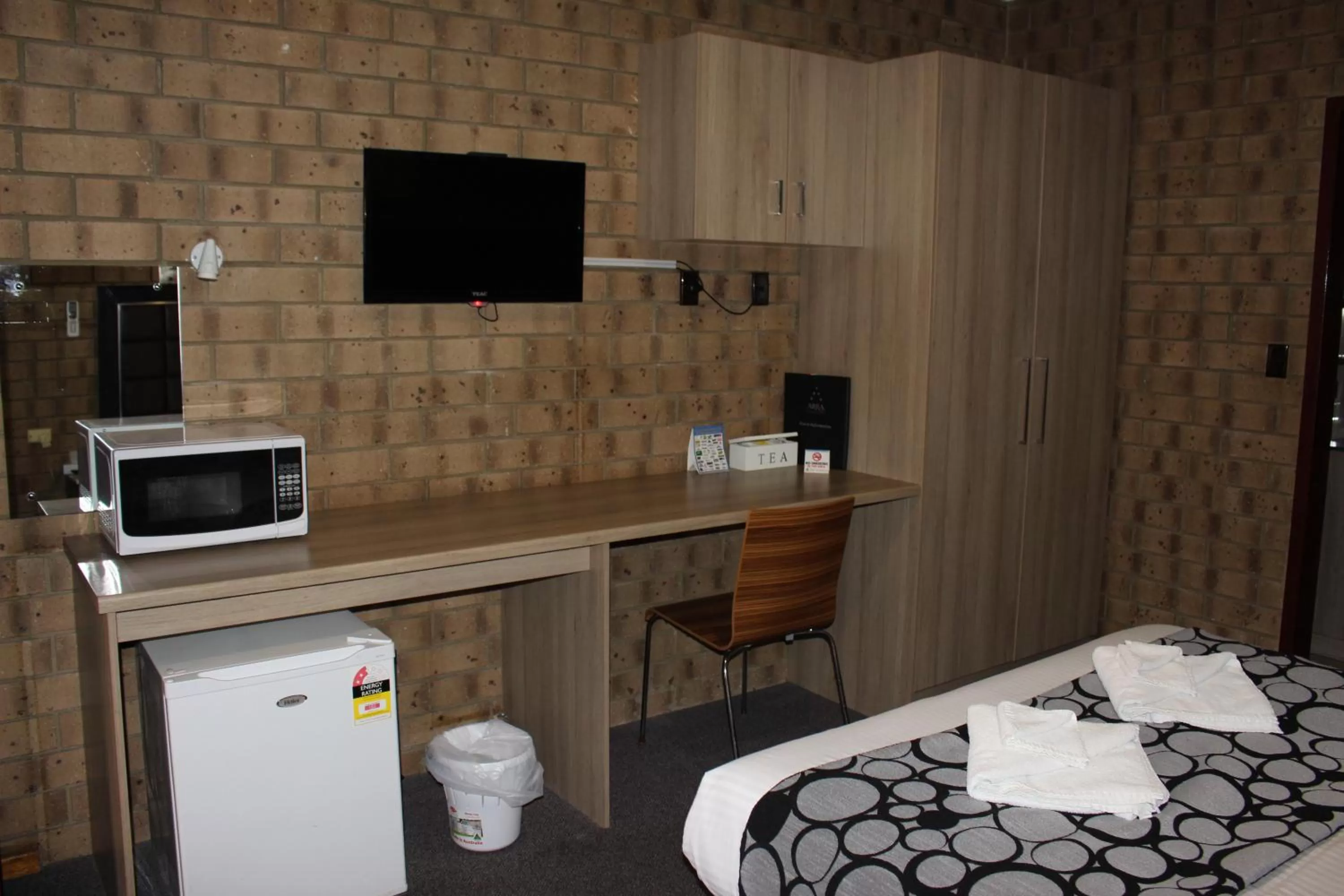 Shower, Bed in Pavlos Motel