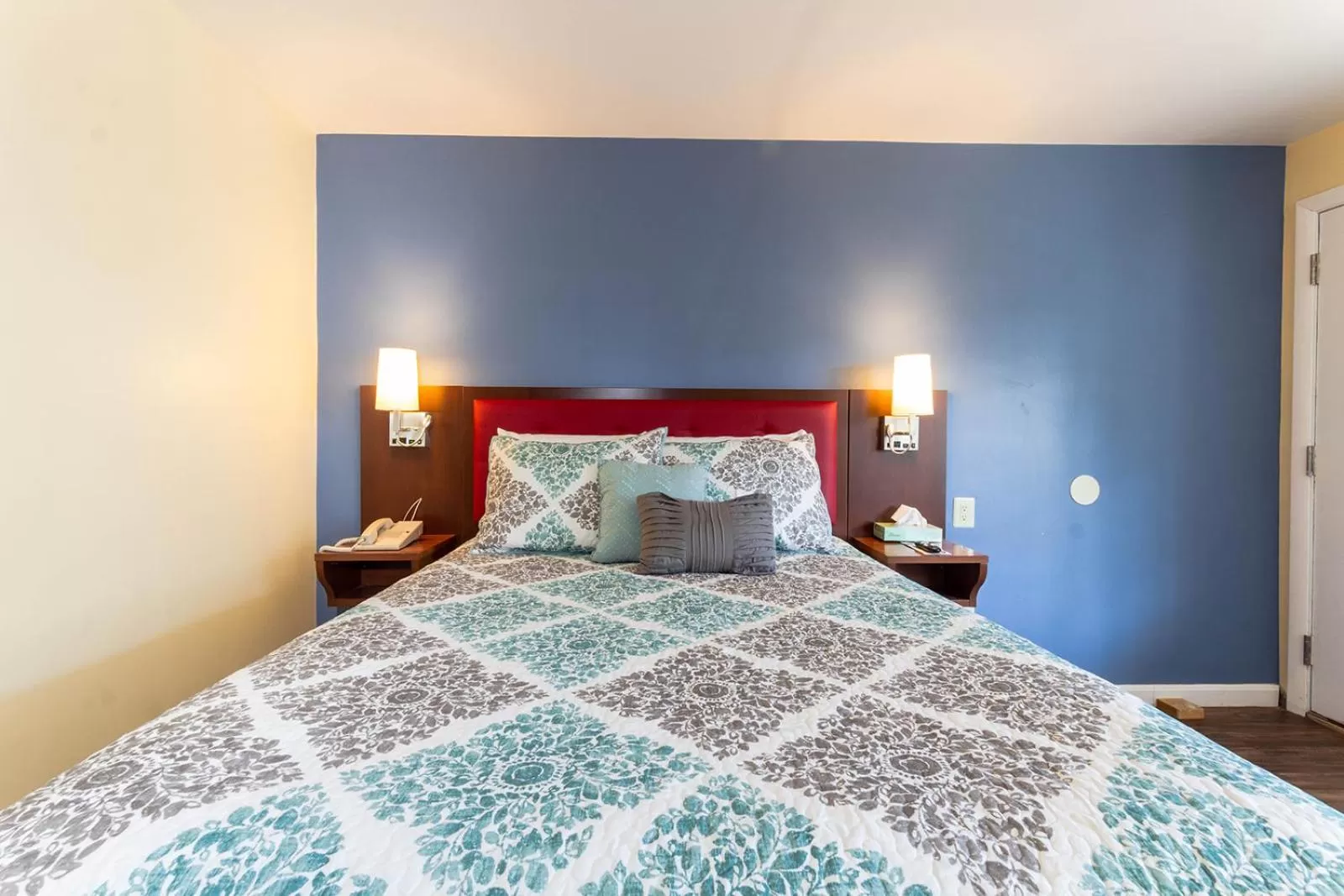 Bed in Scarborough Beach Motel