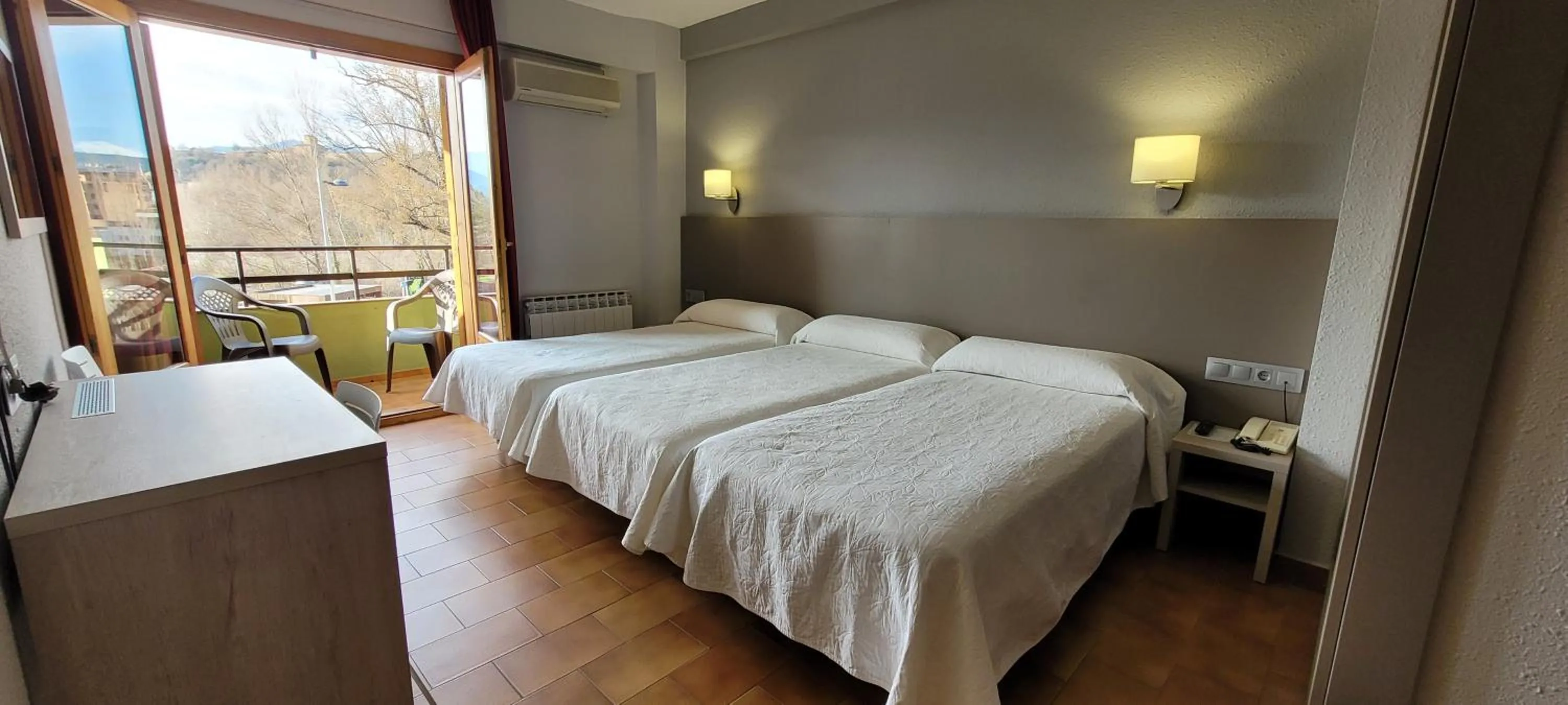 Photo of the whole room, Bed in Hotel Meson de L’Ainsa