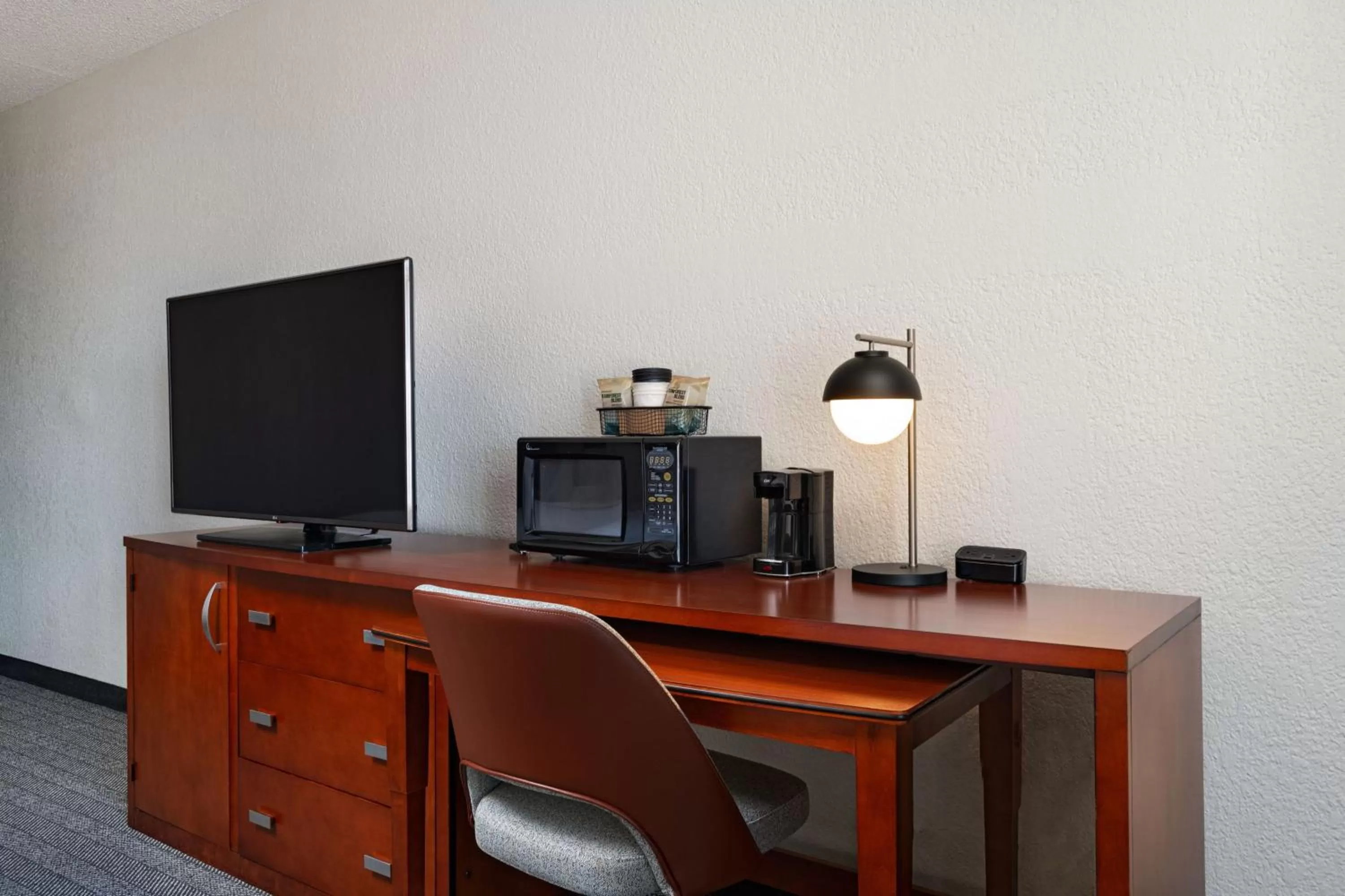 Photo of the whole room in Courtyard Fort Worth University Drive