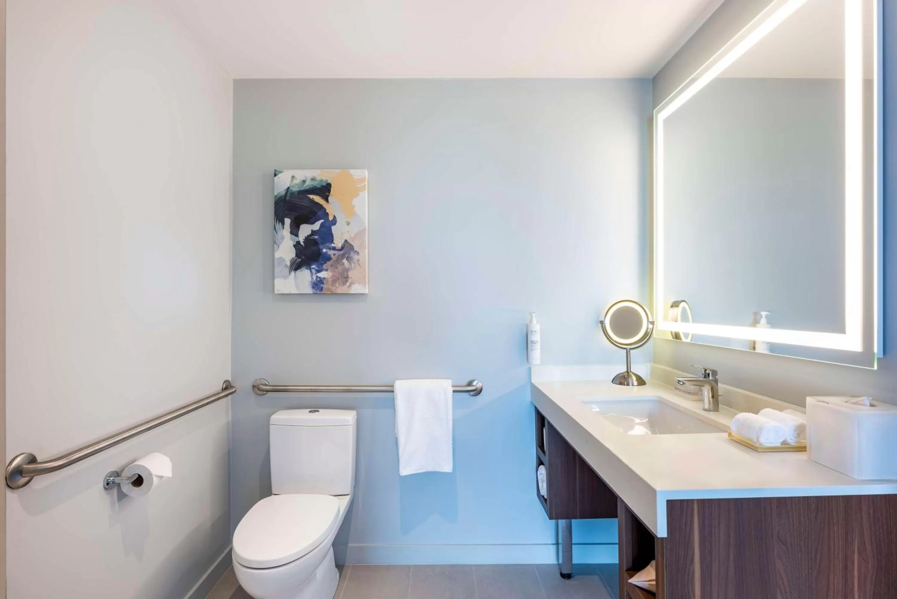 Bathroom in Embassy Suites By Hilton Aruba Beach Resort