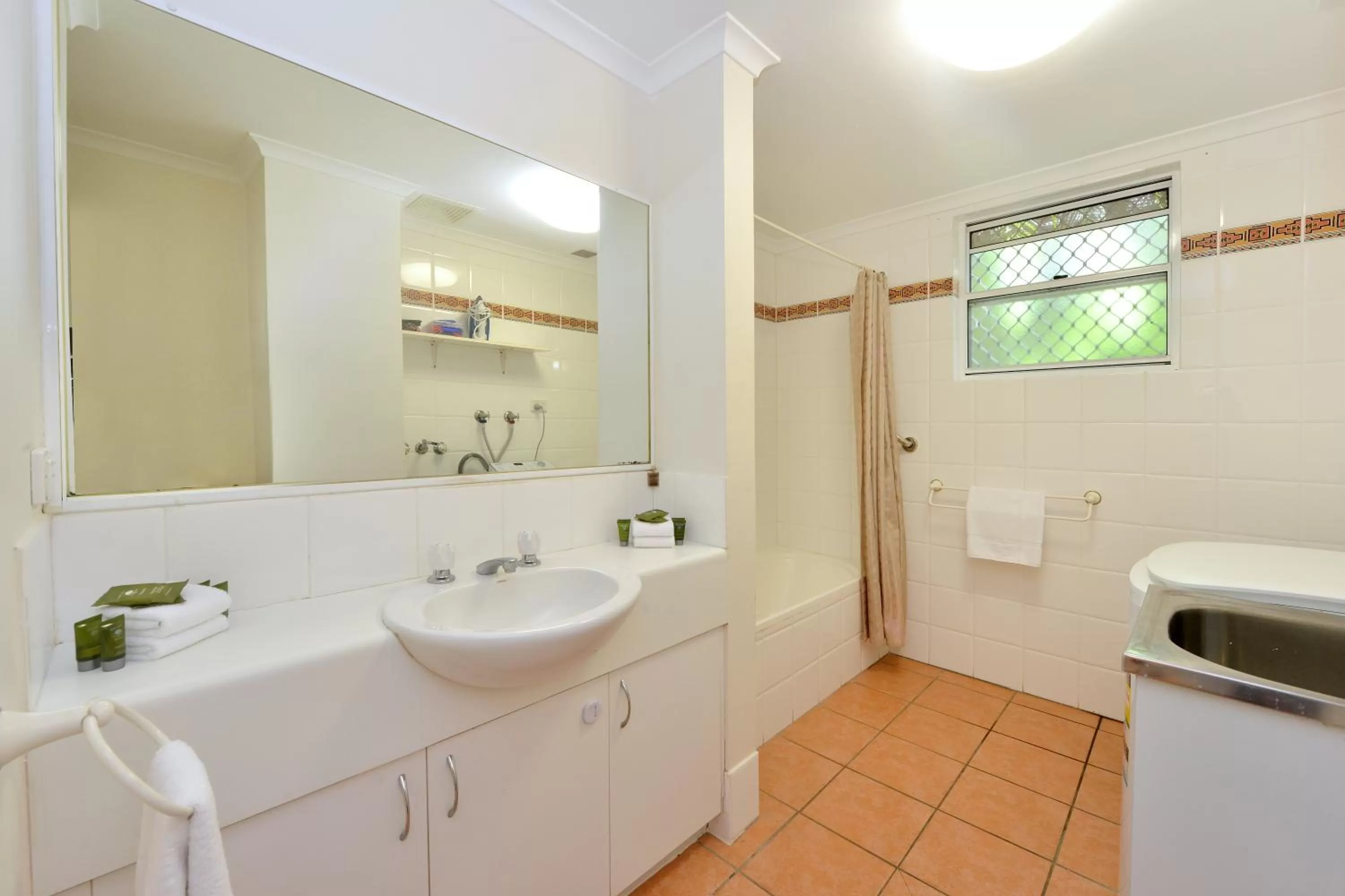 Bathroom in Seascape Holidays - Tropic Sands