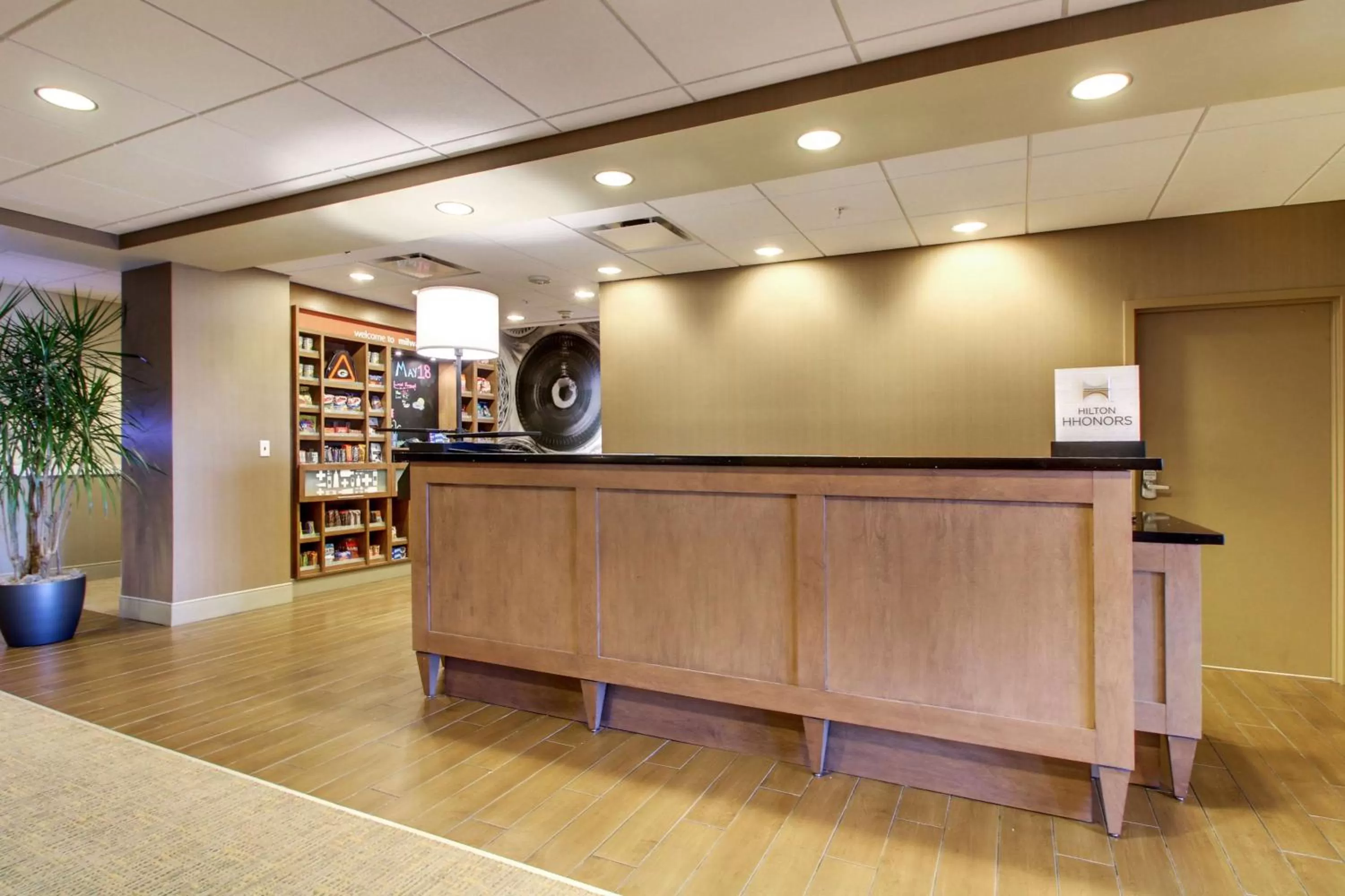 Lobby or reception in Hampton Inn & Suites Milwaukee West