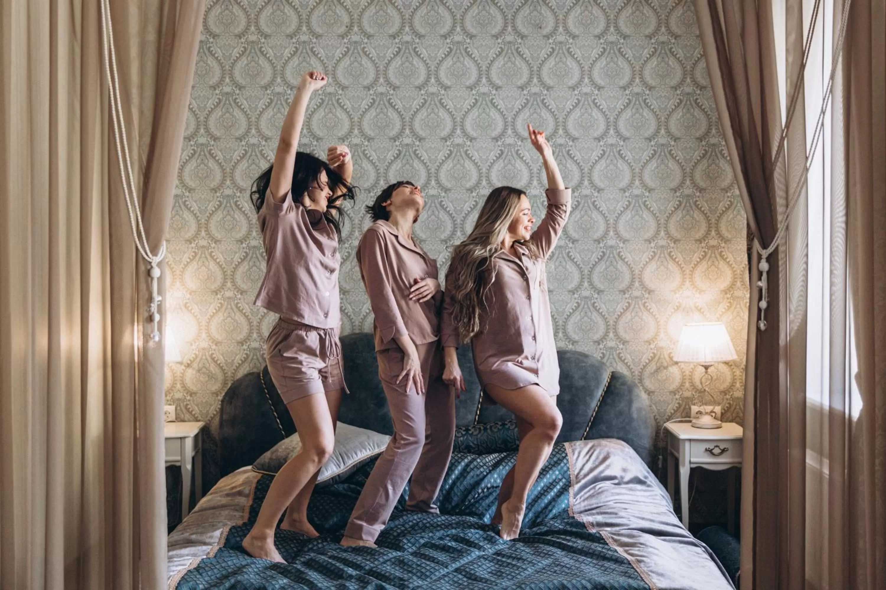 People in Hotel "Mandarin Clubhouse"