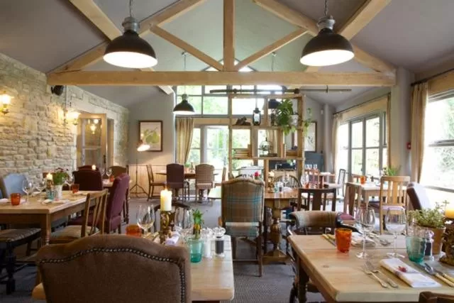 Restaurant/places to eat in Pear Tree Inn Whitley
