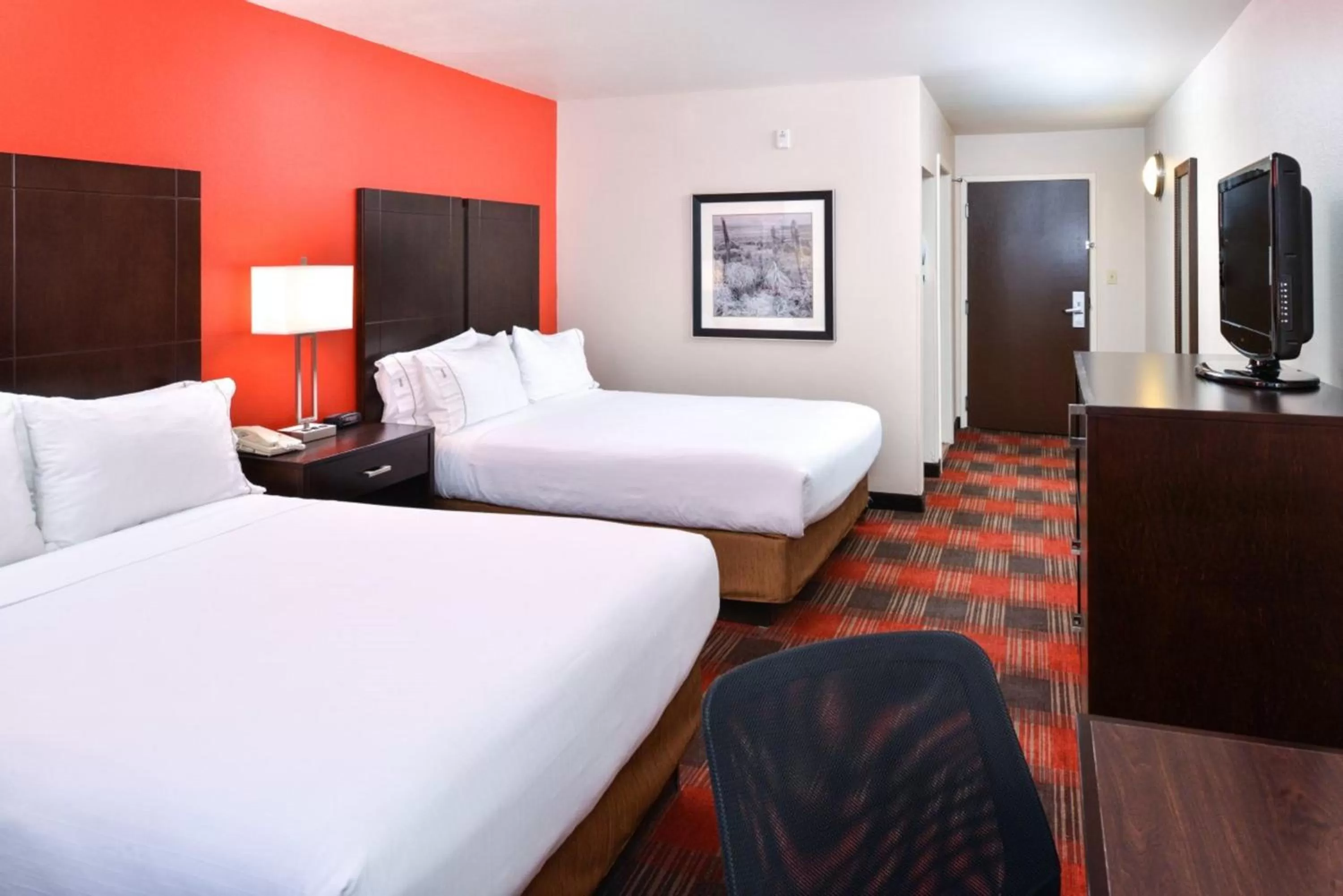Photo of the whole room, Bed in Holiday Inn Express Kingman by IHG