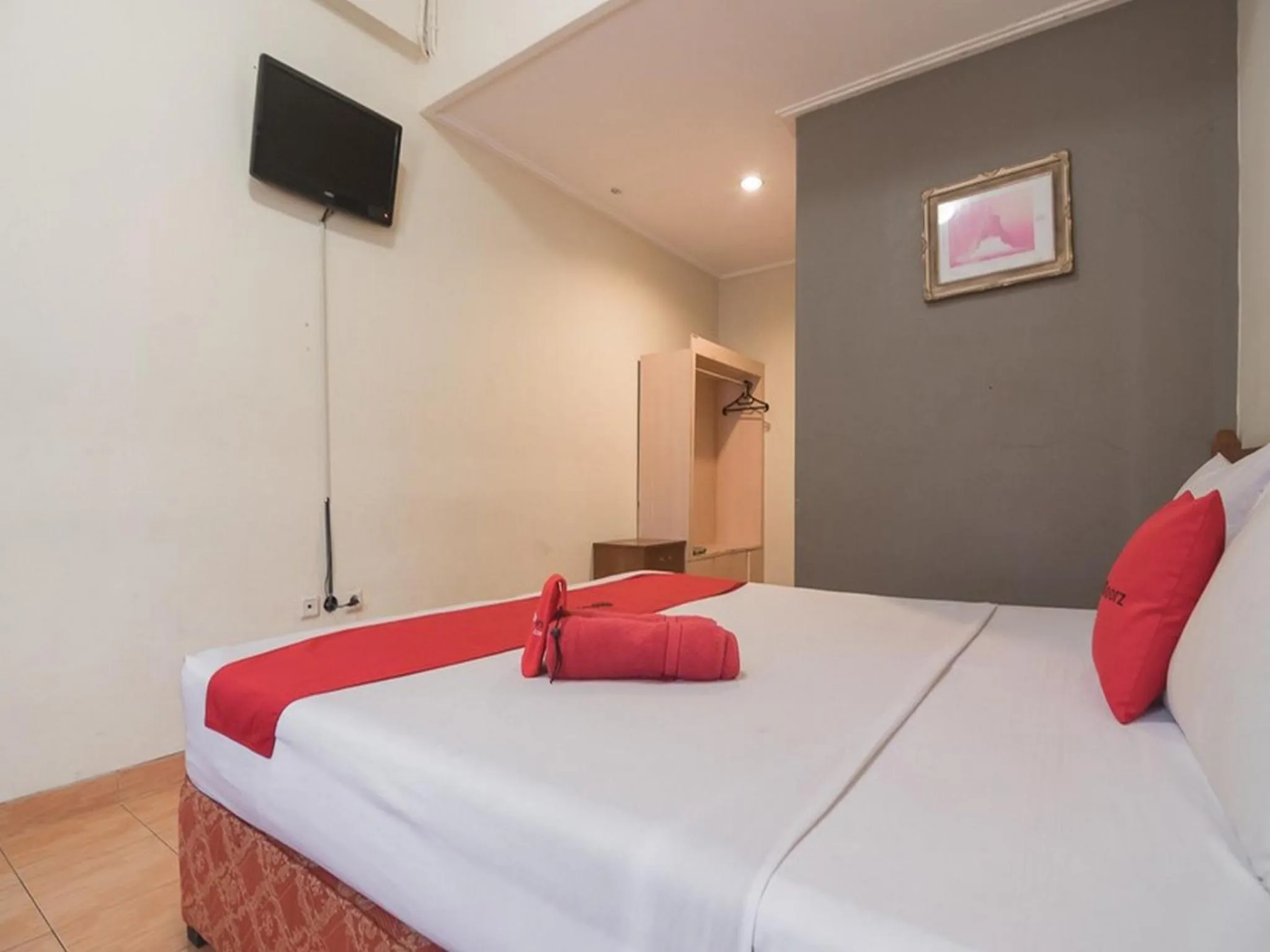Bedroom, Bed in RedDoorz @ Buah Batu 3