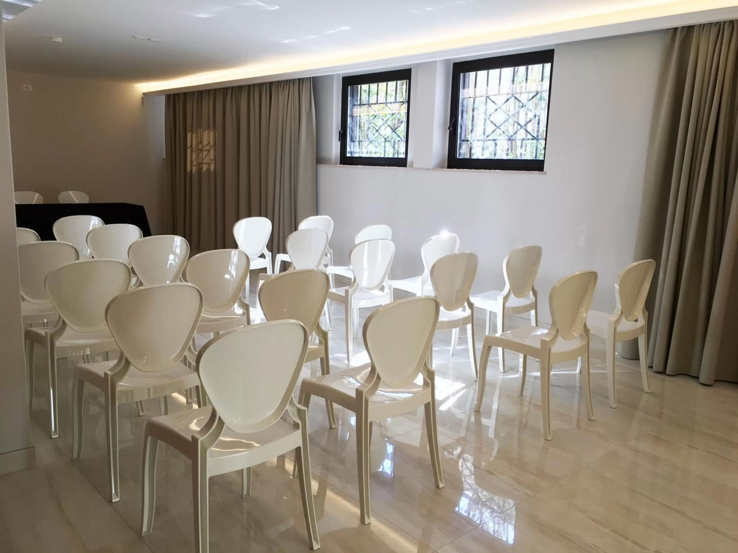 Activities in Hotel De La Ville