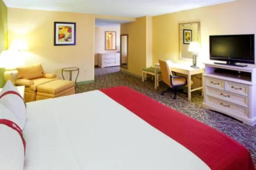 Bed in Holiday Inn Chantilly-Dulles Expo Airport by IHG