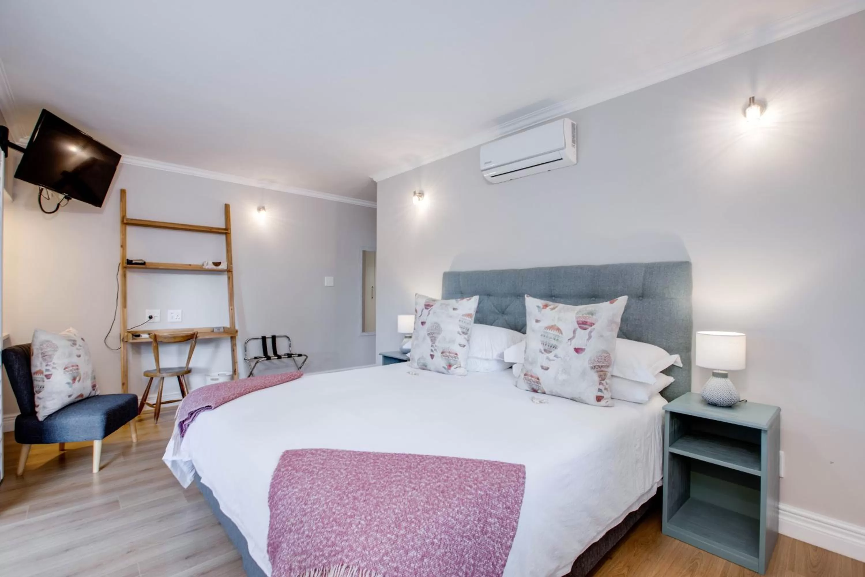 Photo of the whole room, Bed in Amberhall Guesthouse