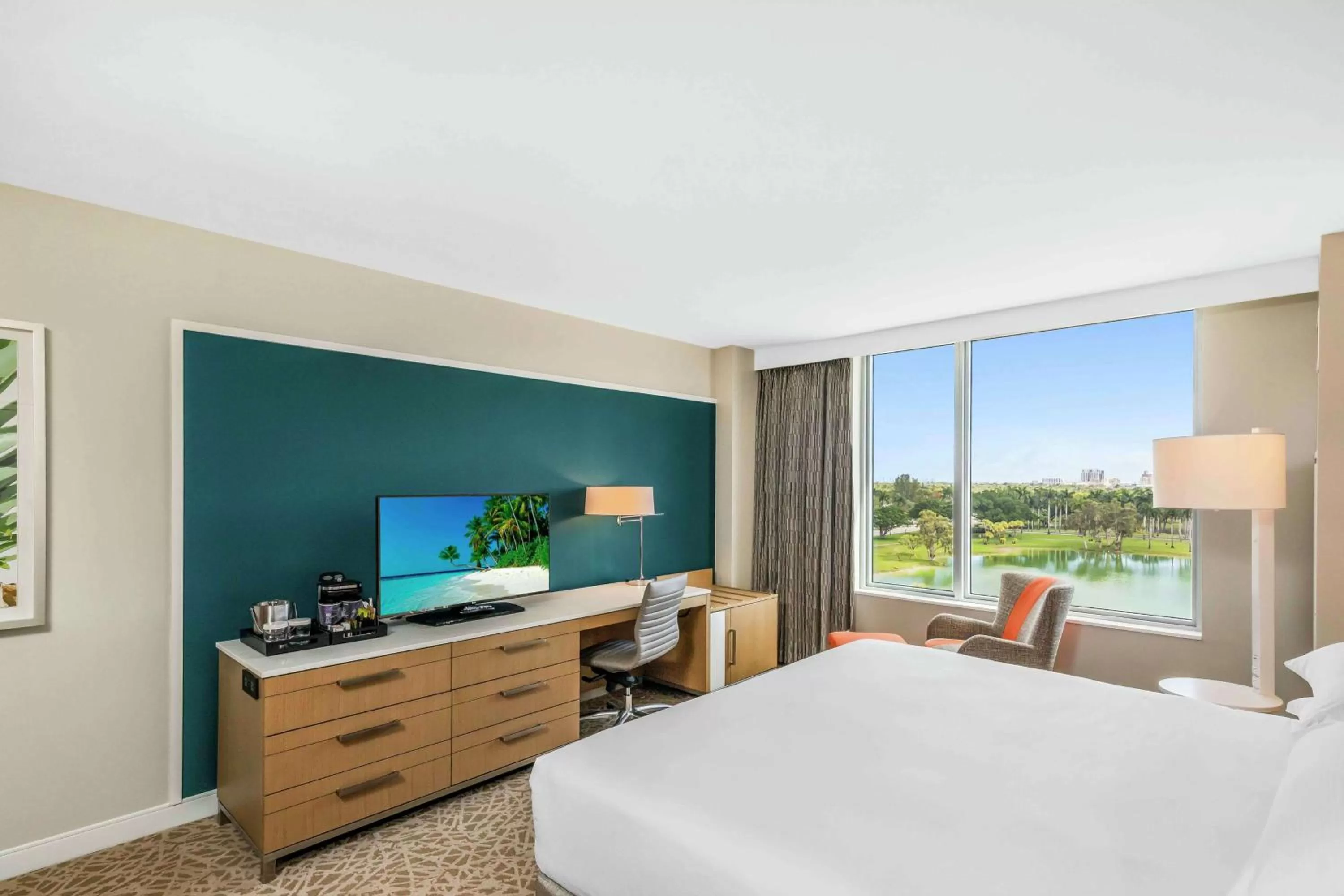 Bedroom, Bed in Hilton Miami Dadeland