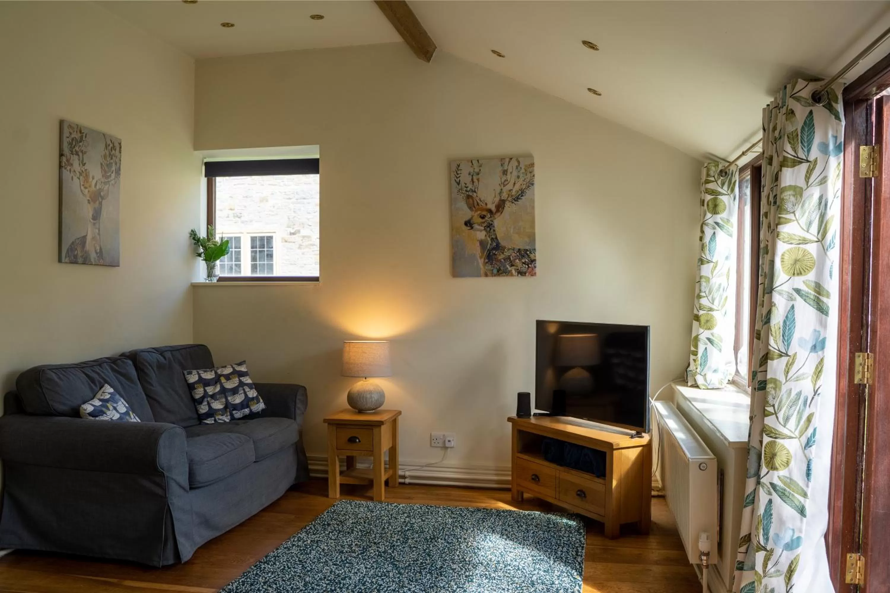 TV and multimedia in Little England Retreats - The Cottage