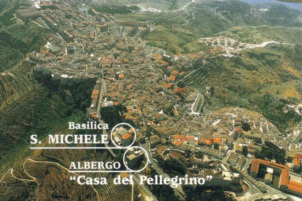 Text overlay in Albergo Casa Del Pellegrino