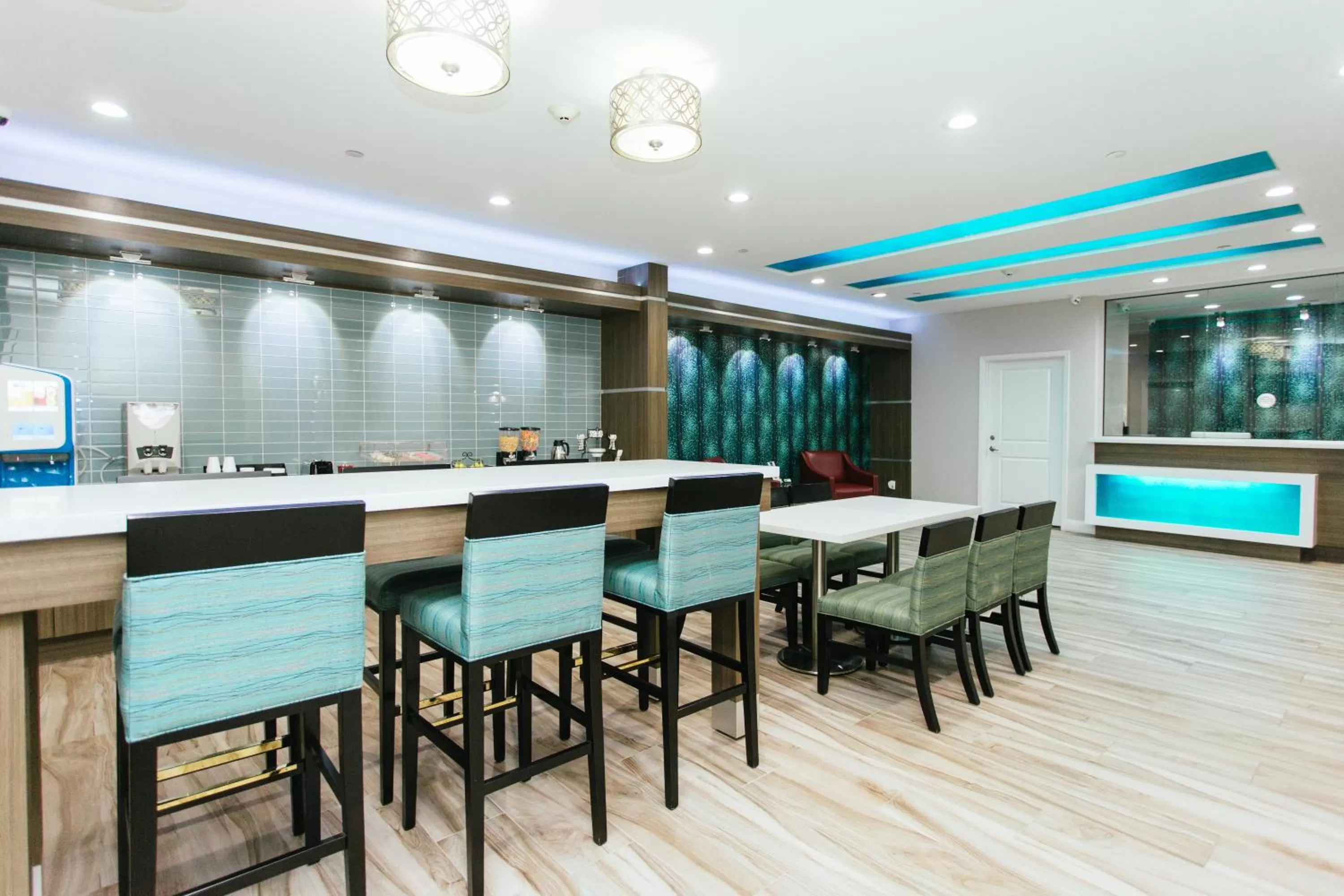 Lobby or reception in Express Inn - Spring