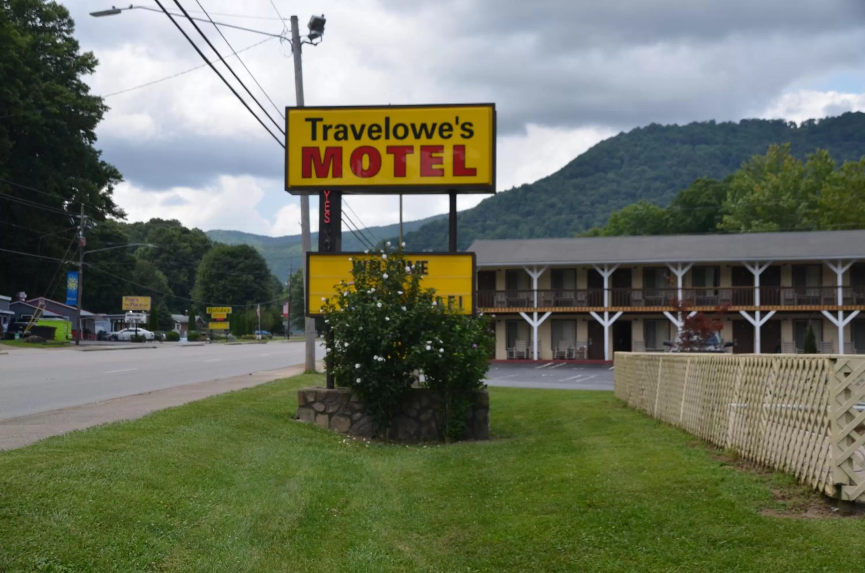 Property logo or sign in Travelowes Motel - Maggie Valley
