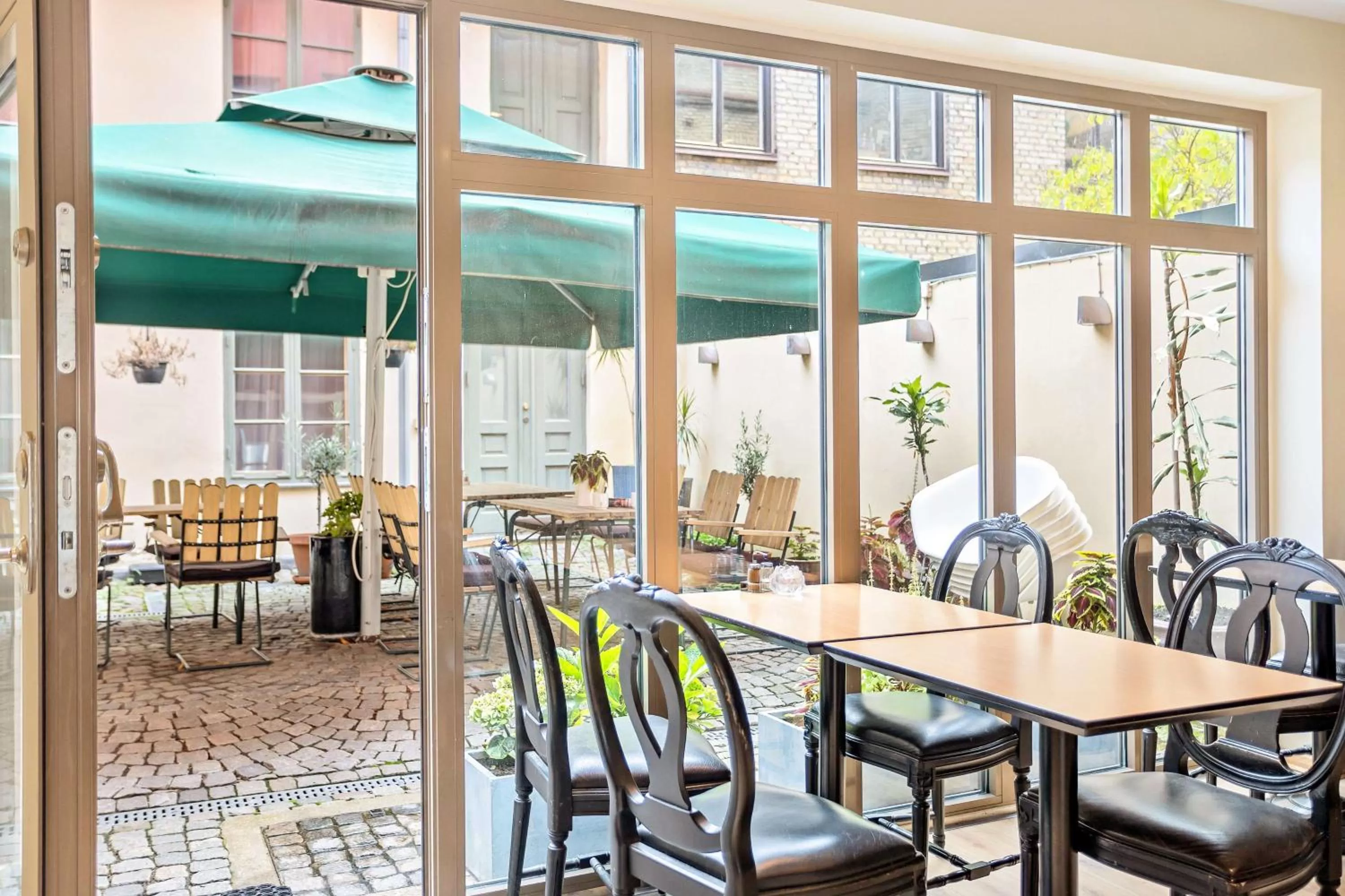 Restaurant/places to eat in Best Western Hotel Royal