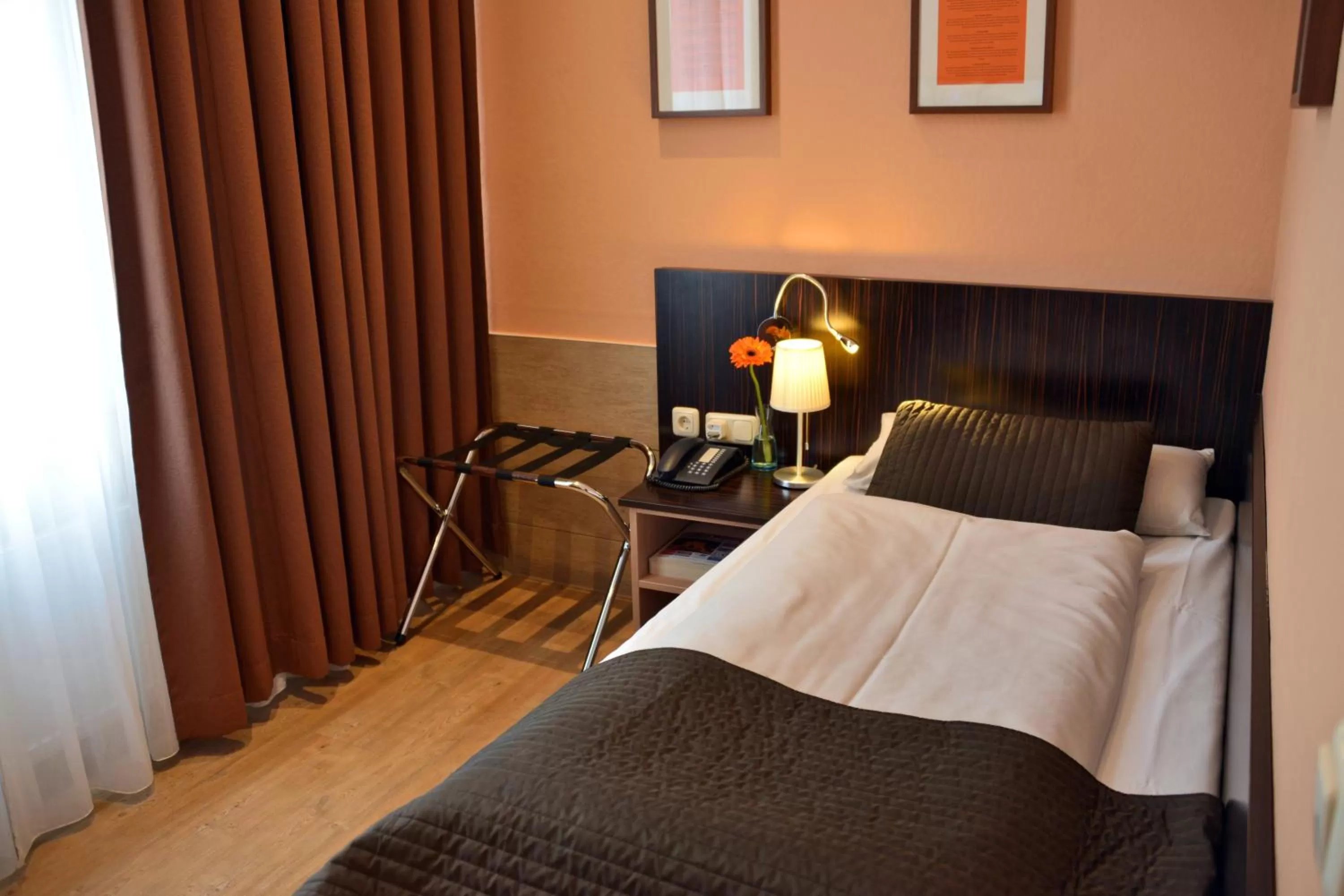 Bed in Arthotel Munich