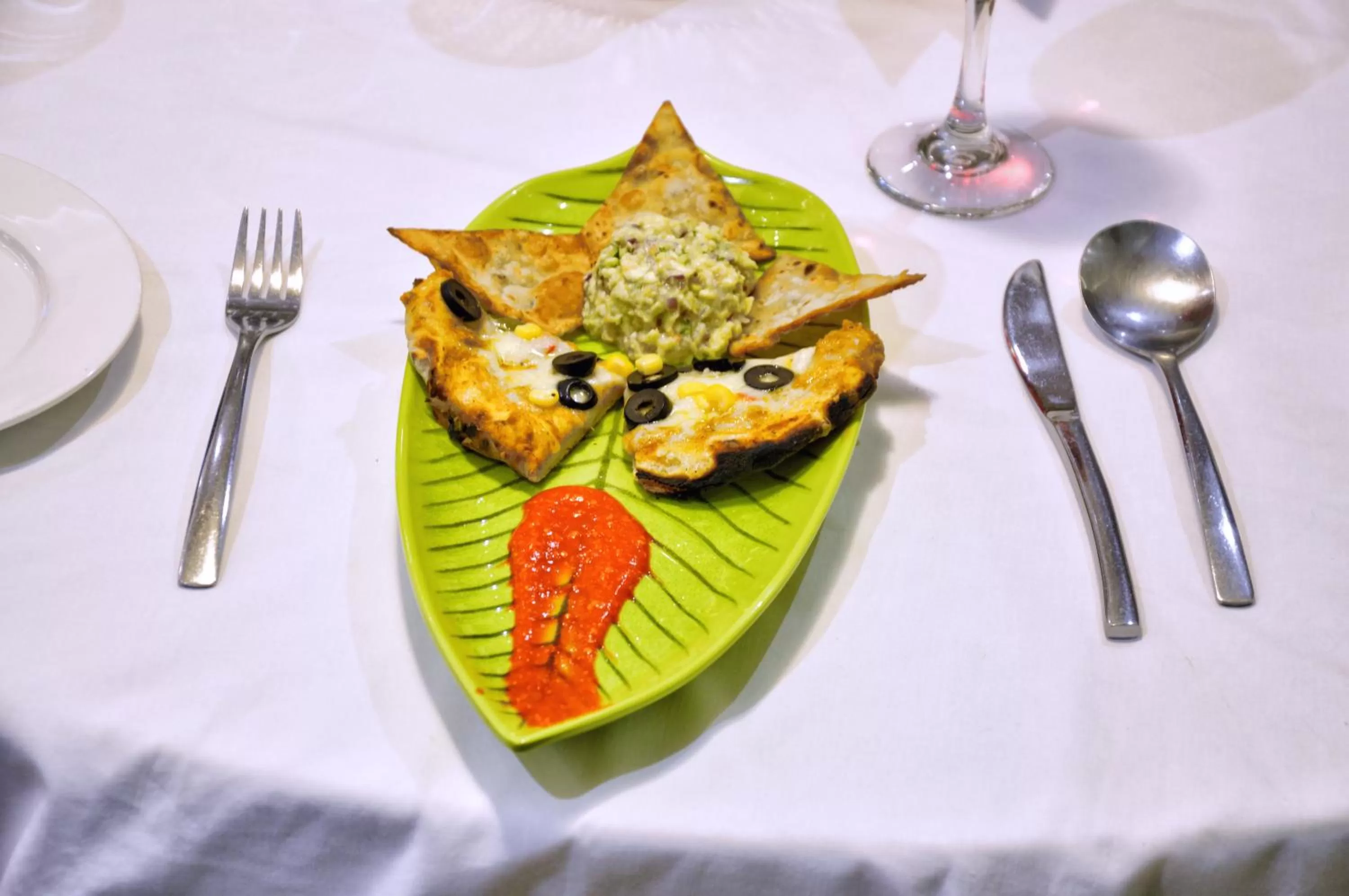 Restaurant/places to eat in The Heron By Sarovar Portico India