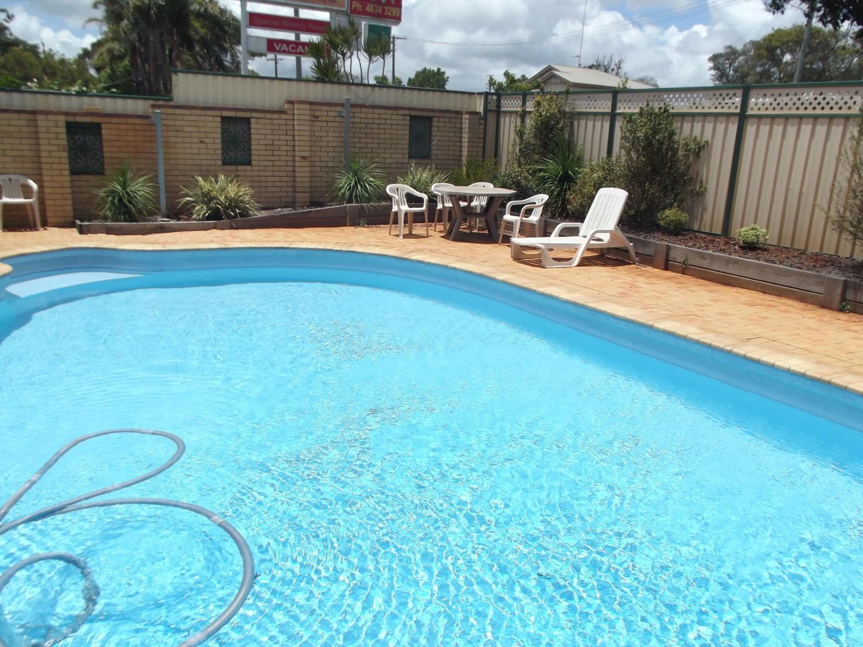 Swimming pool in Bridge Street Motor Inn