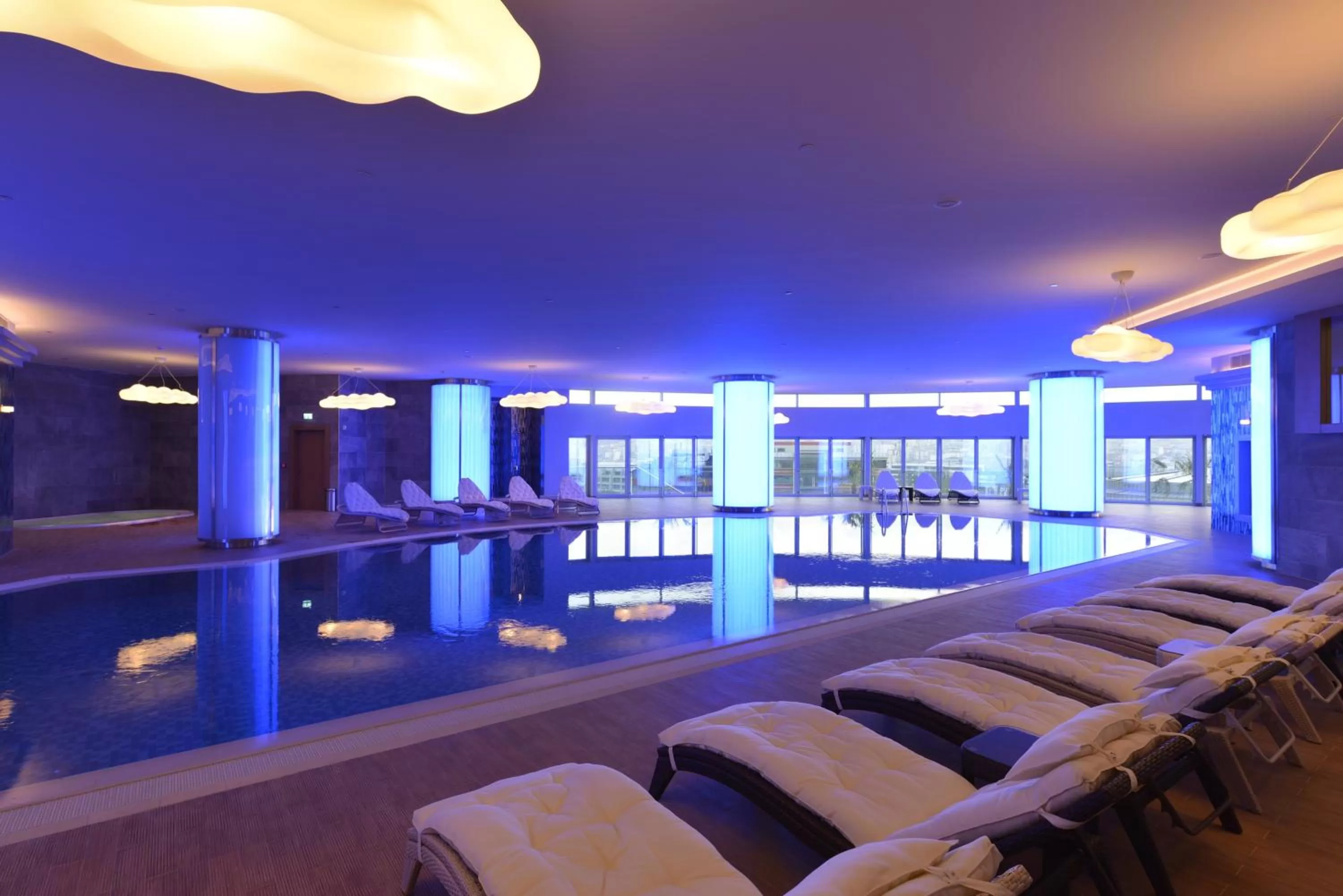 Swimming pool in Wyndham Grand Istanbul Europe