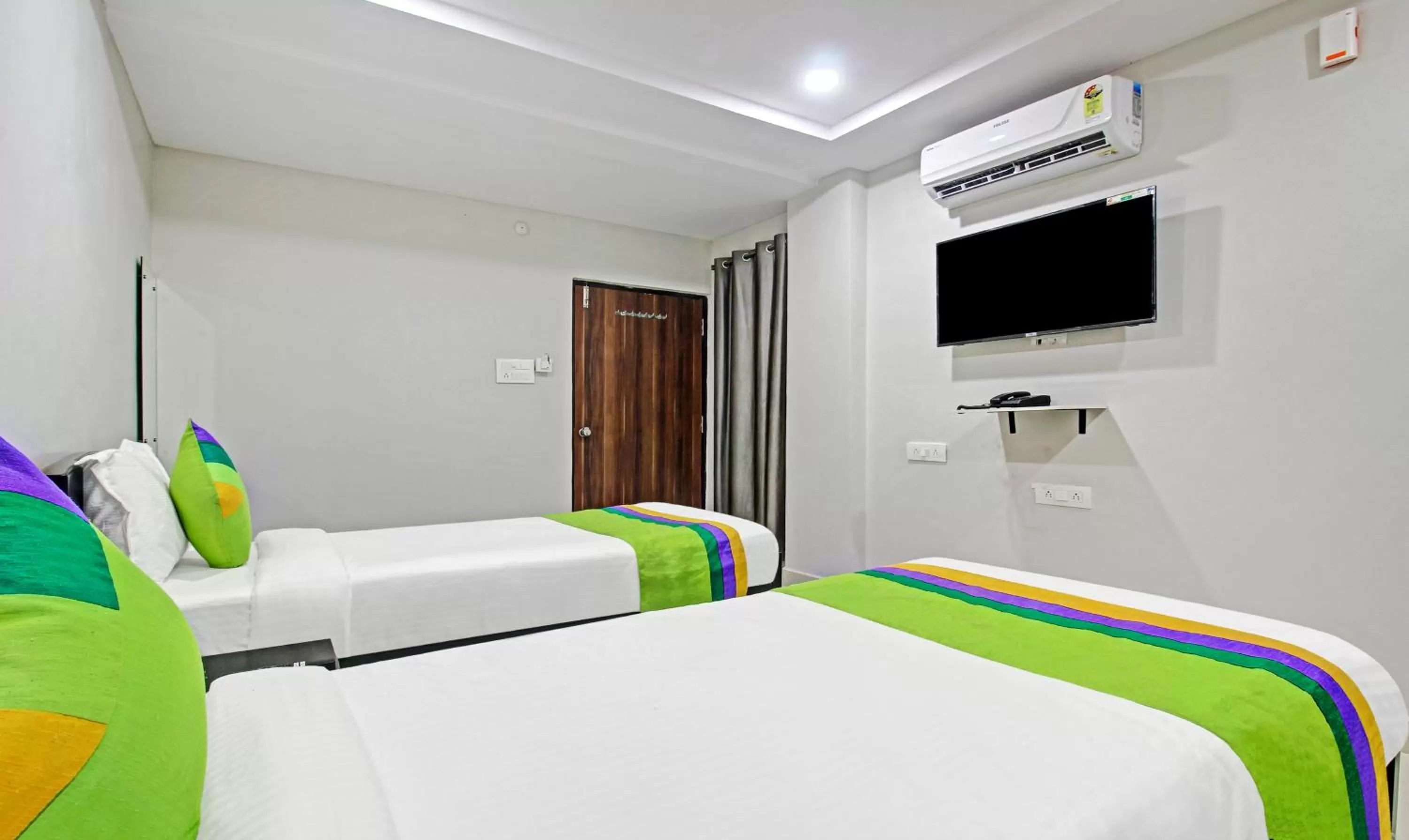 Bedroom, Bed in Itsy Hotels Sunrise Grand, Hitech City