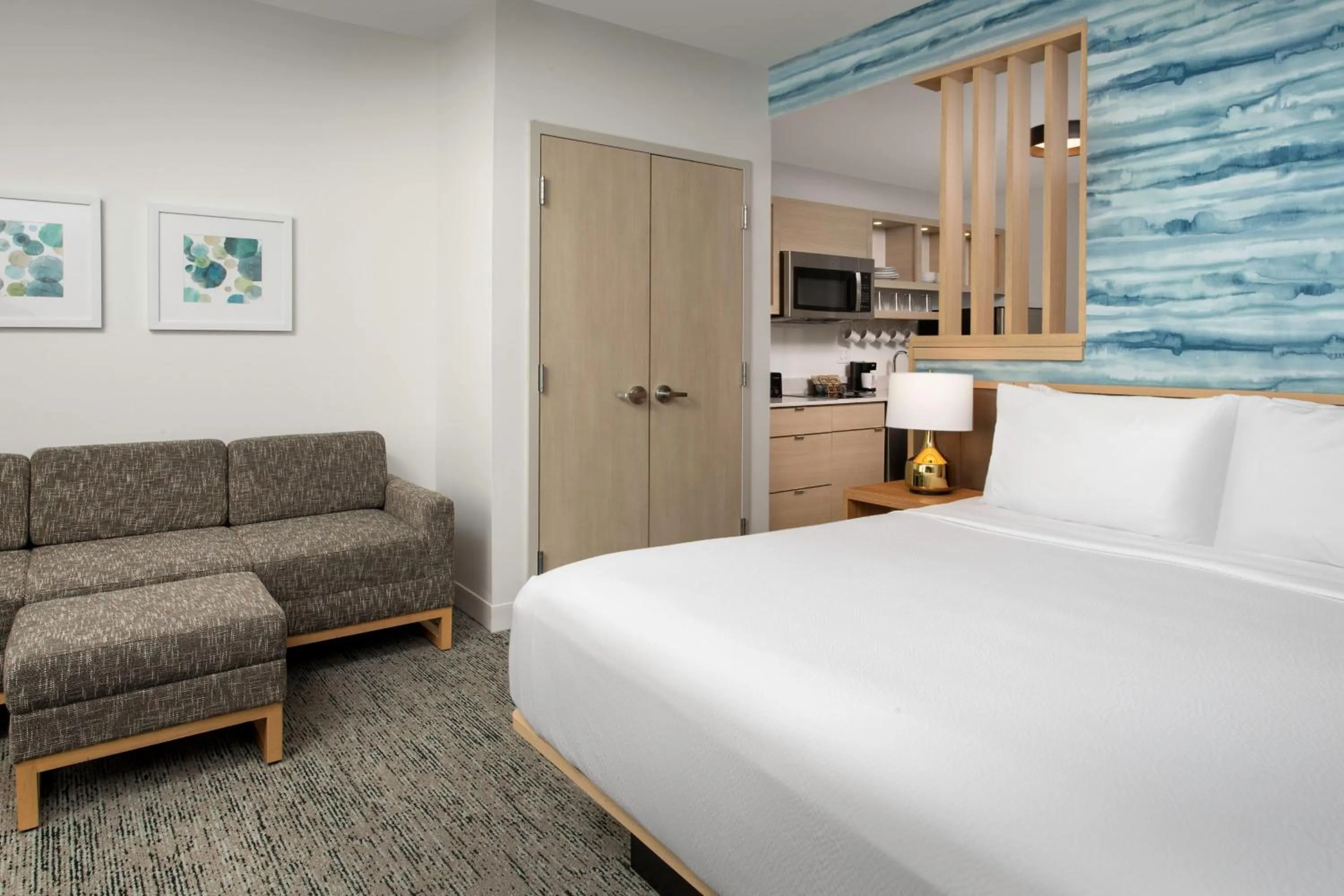 Photo of the whole room, Bed in TownePlace Suites by Marriott Cincinnati Mason