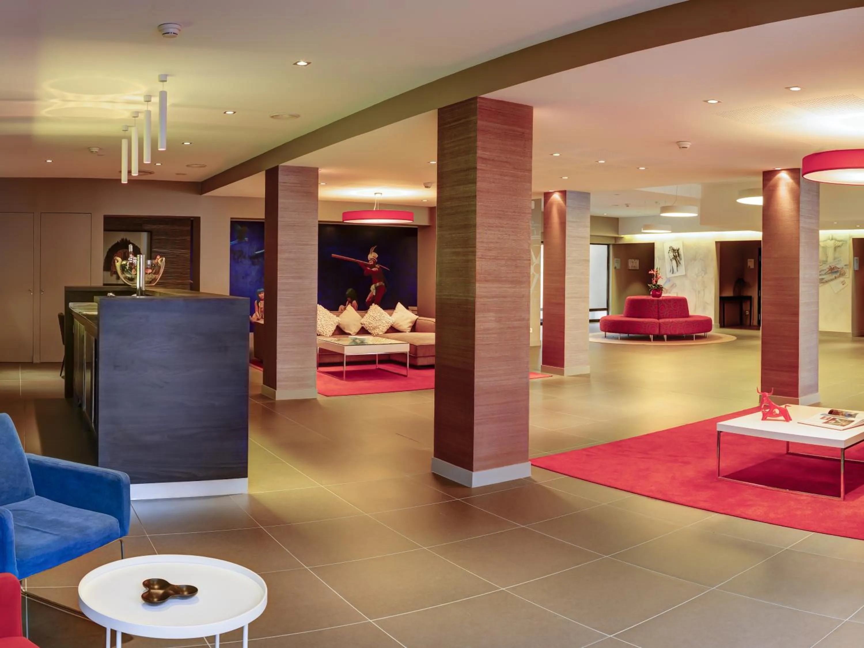 Lobby or reception in Best Western Plus Hôtel & Spa de Chassieu