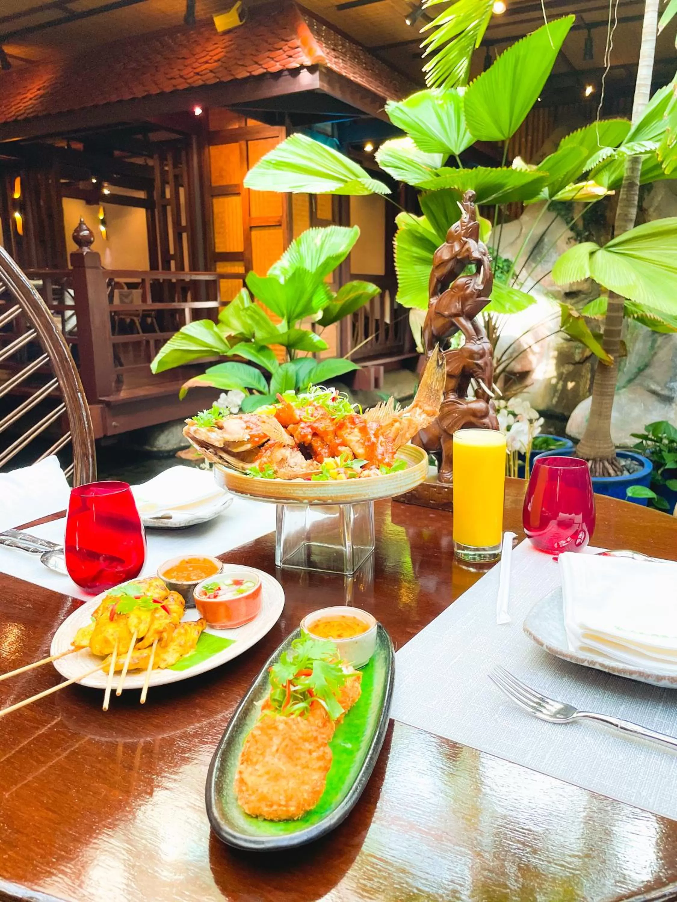 Food in Mövenpick Grand Al Bustan