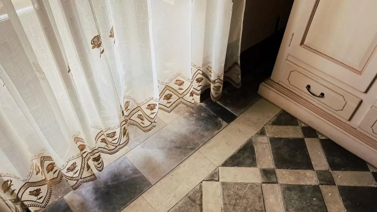 Decorative detail in Palazzo Gambuzza