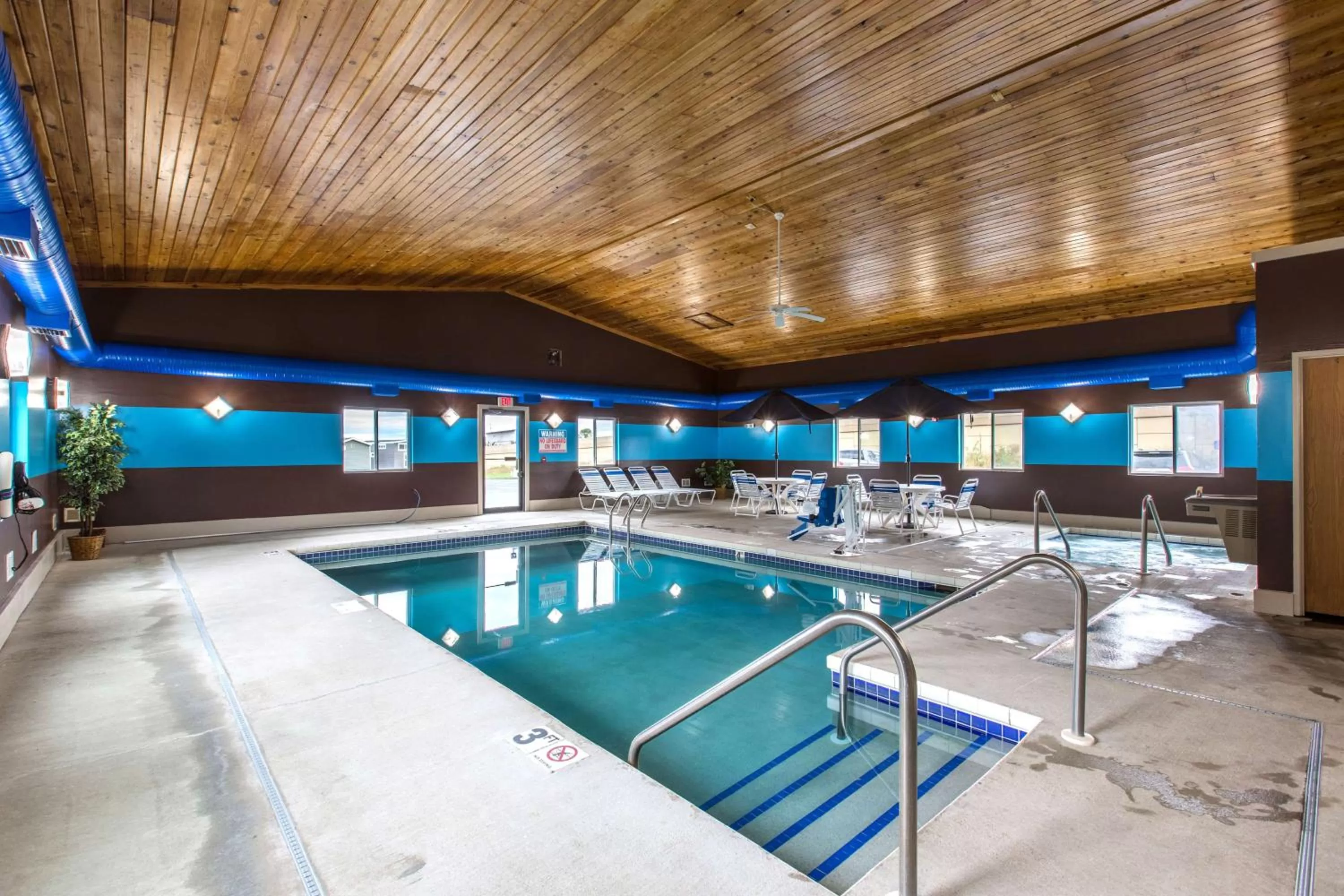 Swimming pool in Motel 6-Baraboo, WI - Lake Delton-Wisconsin Dells