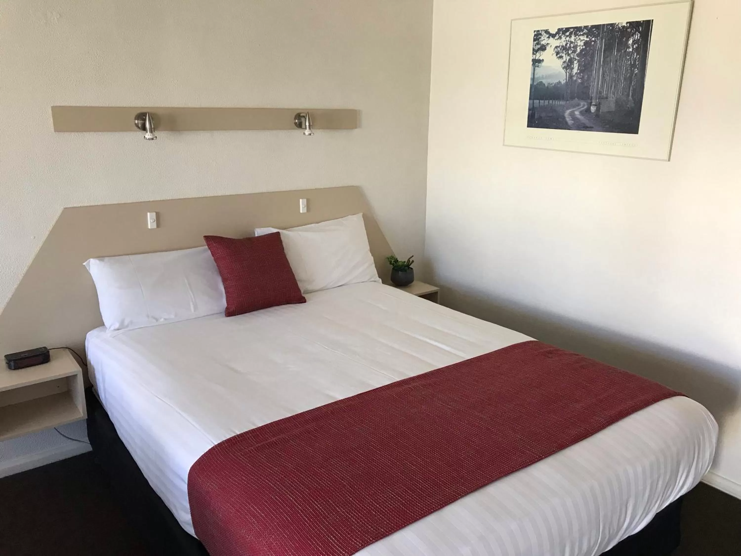 Bed in Cobb Inlander Motel