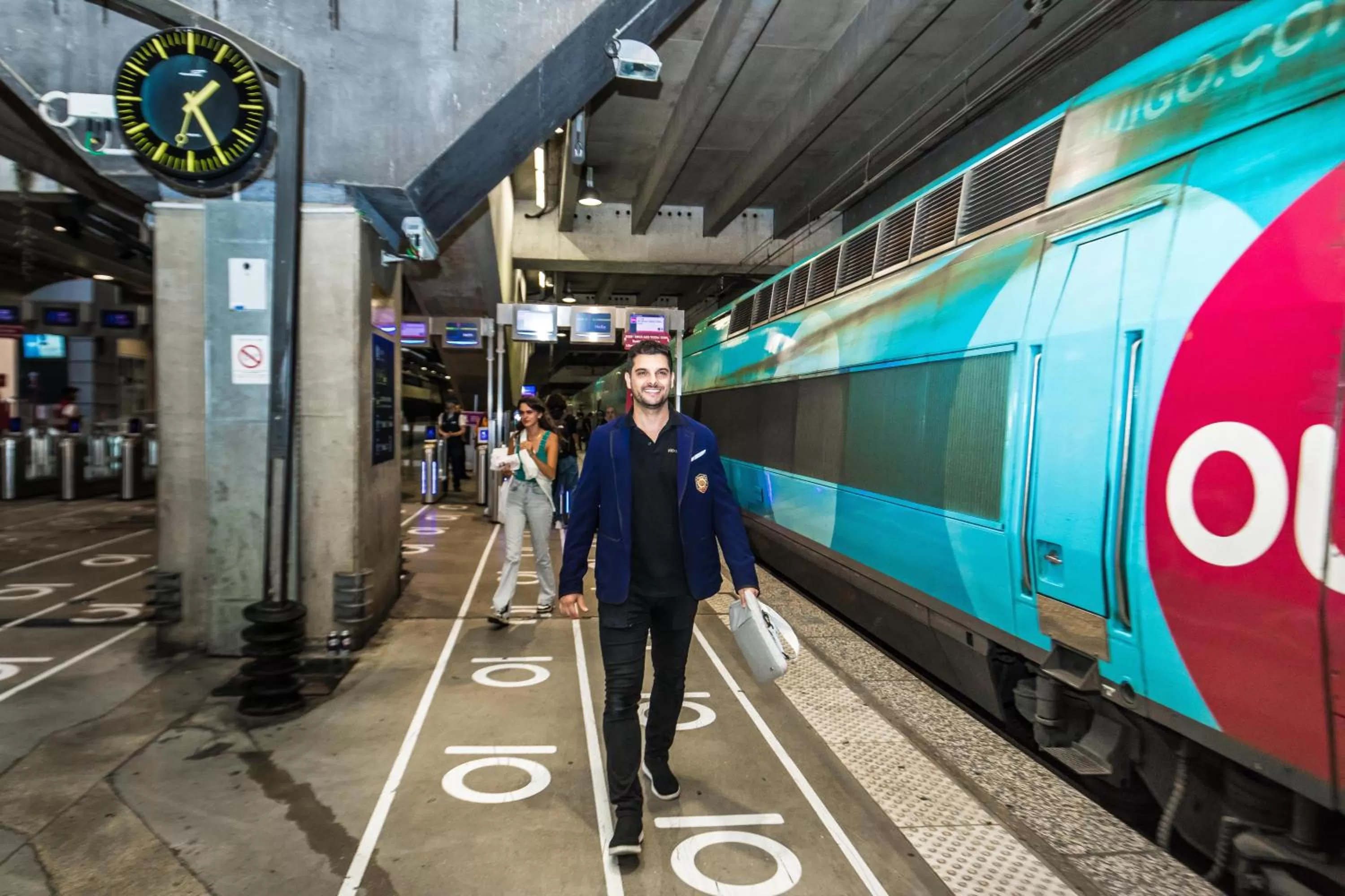People in HOTEL DE PARIS MONTPARNASSE