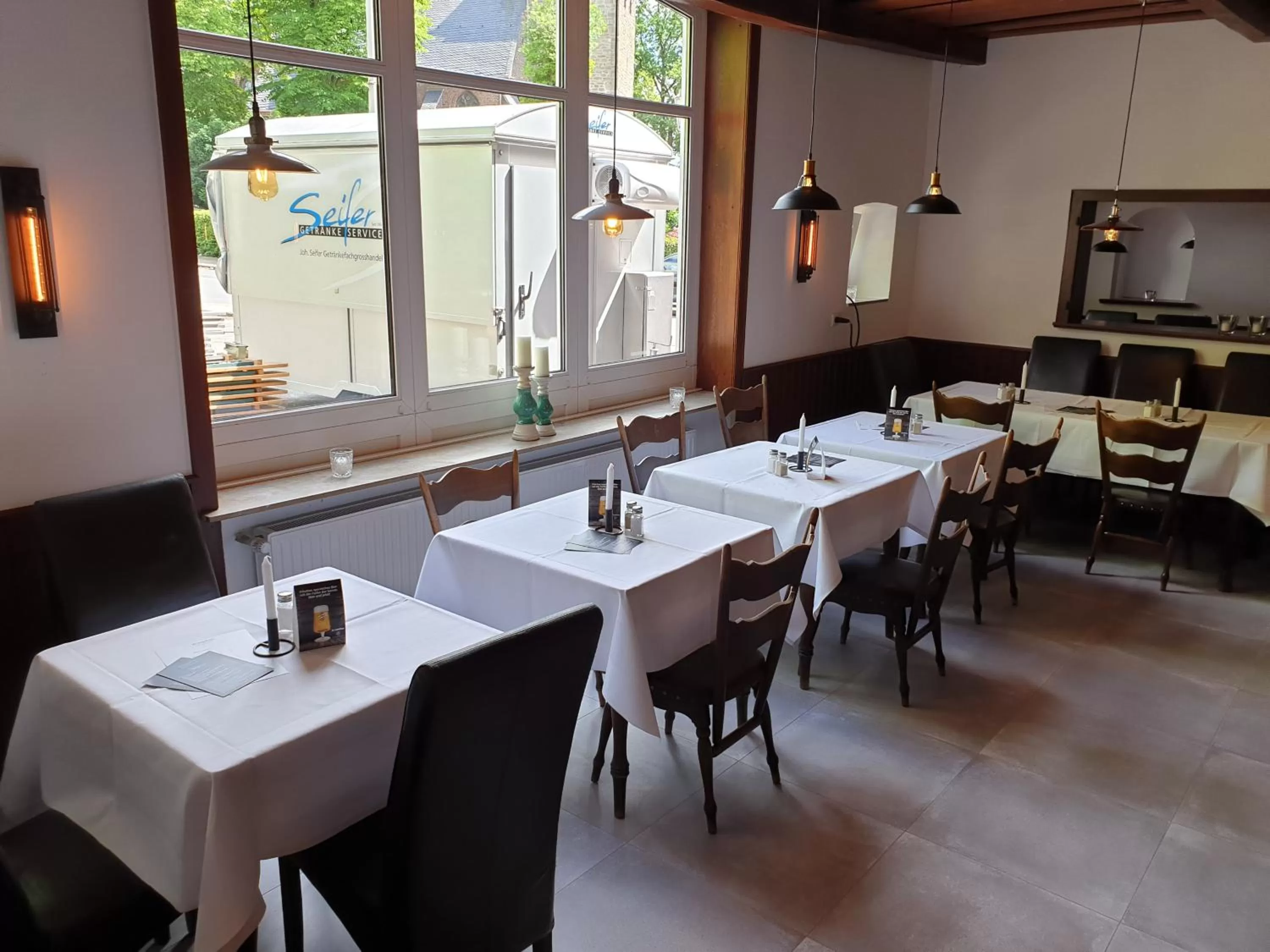 Restaurant/places to eat in El Capitan nähe Movie Park