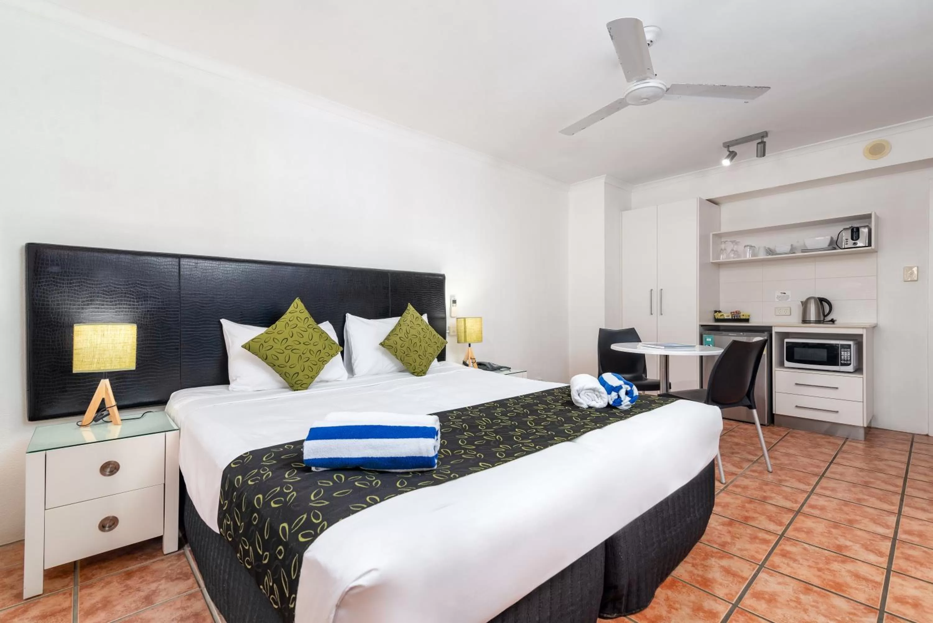 Bedroom, Bed in Paradise On The Beach Resort