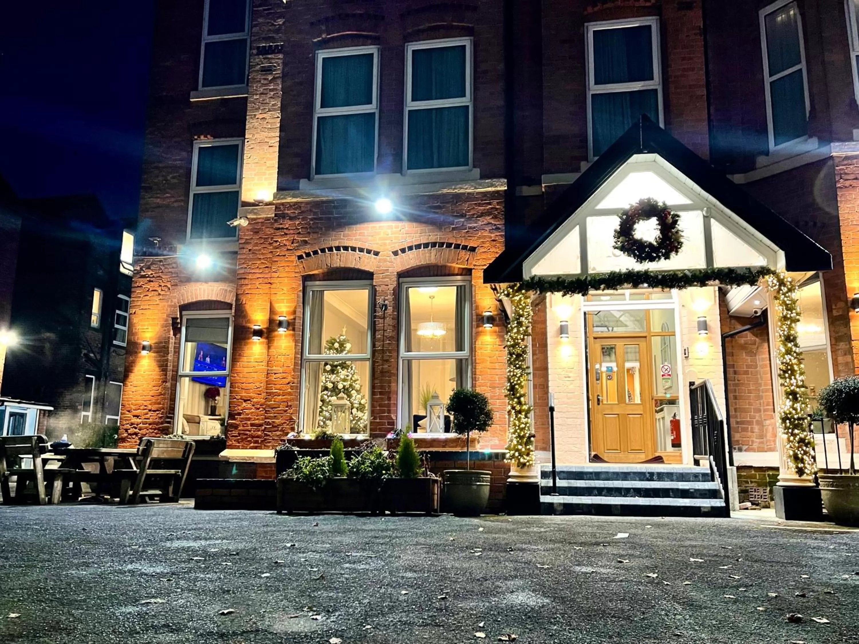 Property building in The Westlynne Hotel & Apartments