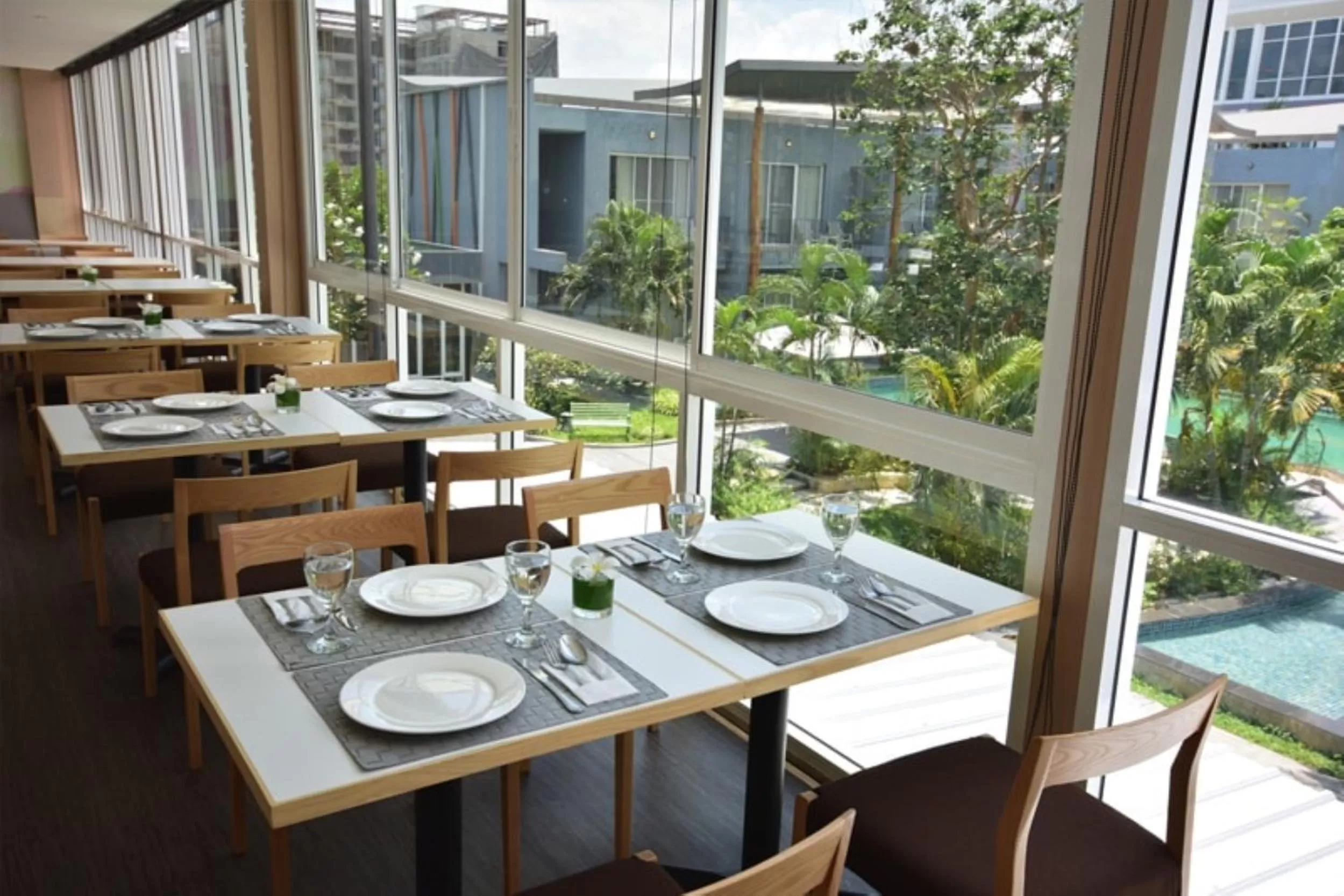 Restaurant/places to eat in Paeva Luxury Serviced Residence SHA